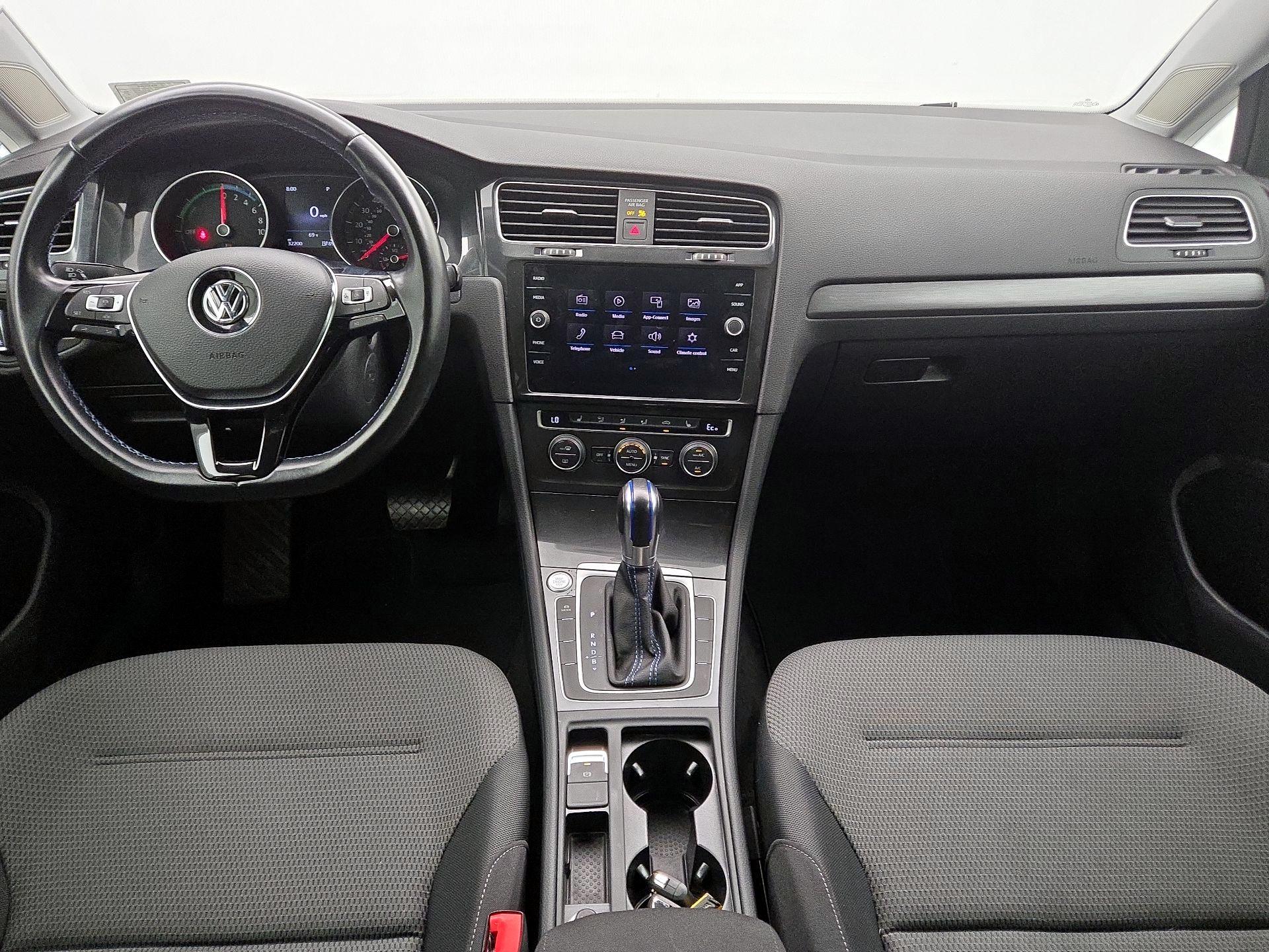 Thumbnail: 2019 Volkswagen e-Golf - 9