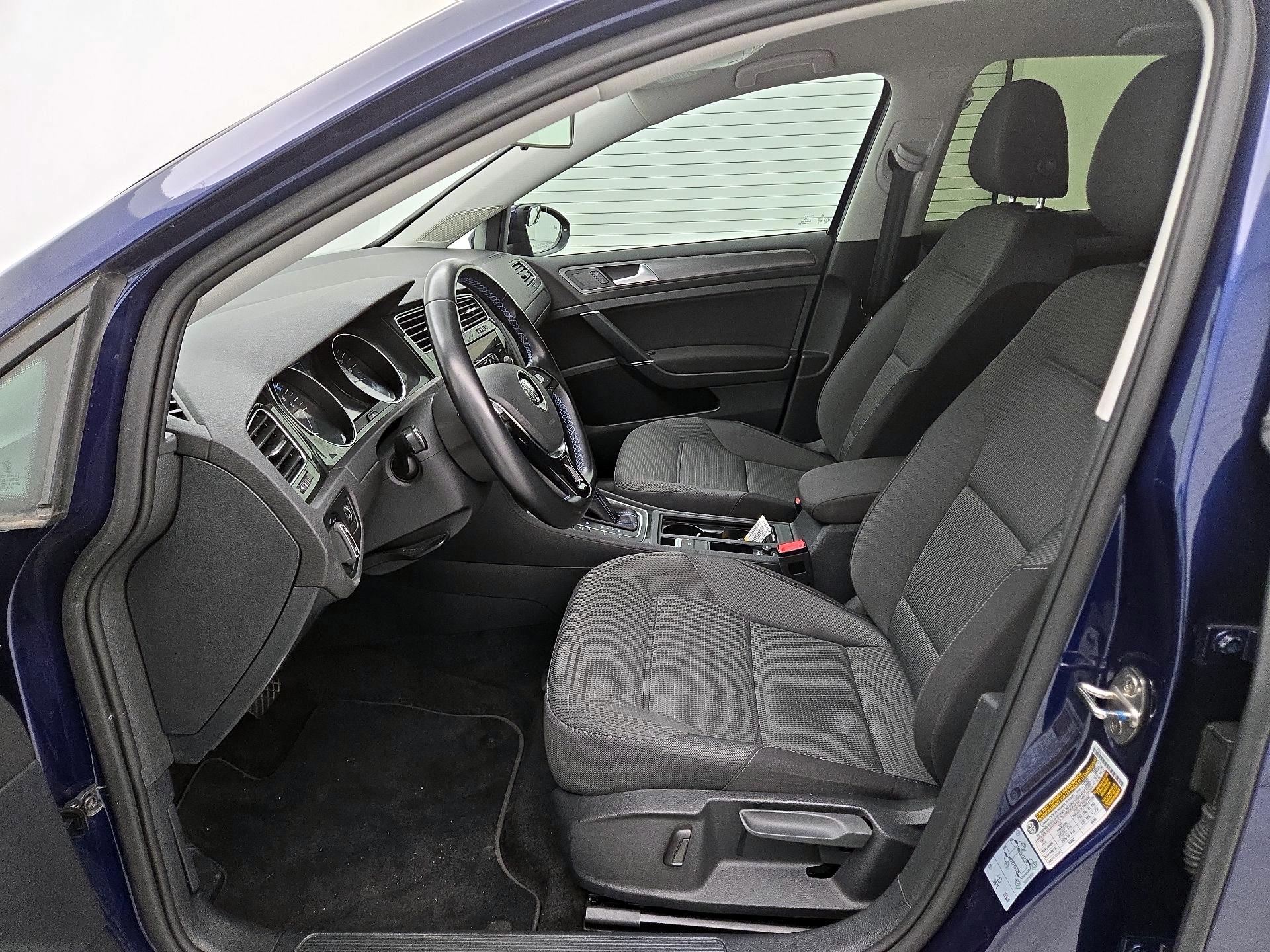 Thumbnail: 2019 Volkswagen e-Golf - 11