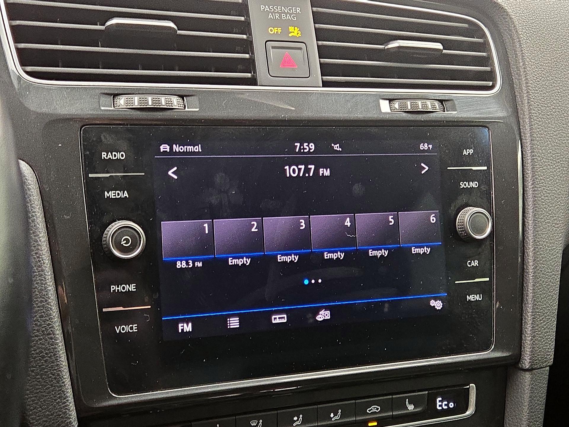 Thumbnail: 2019 Volkswagen e-Golf - 15