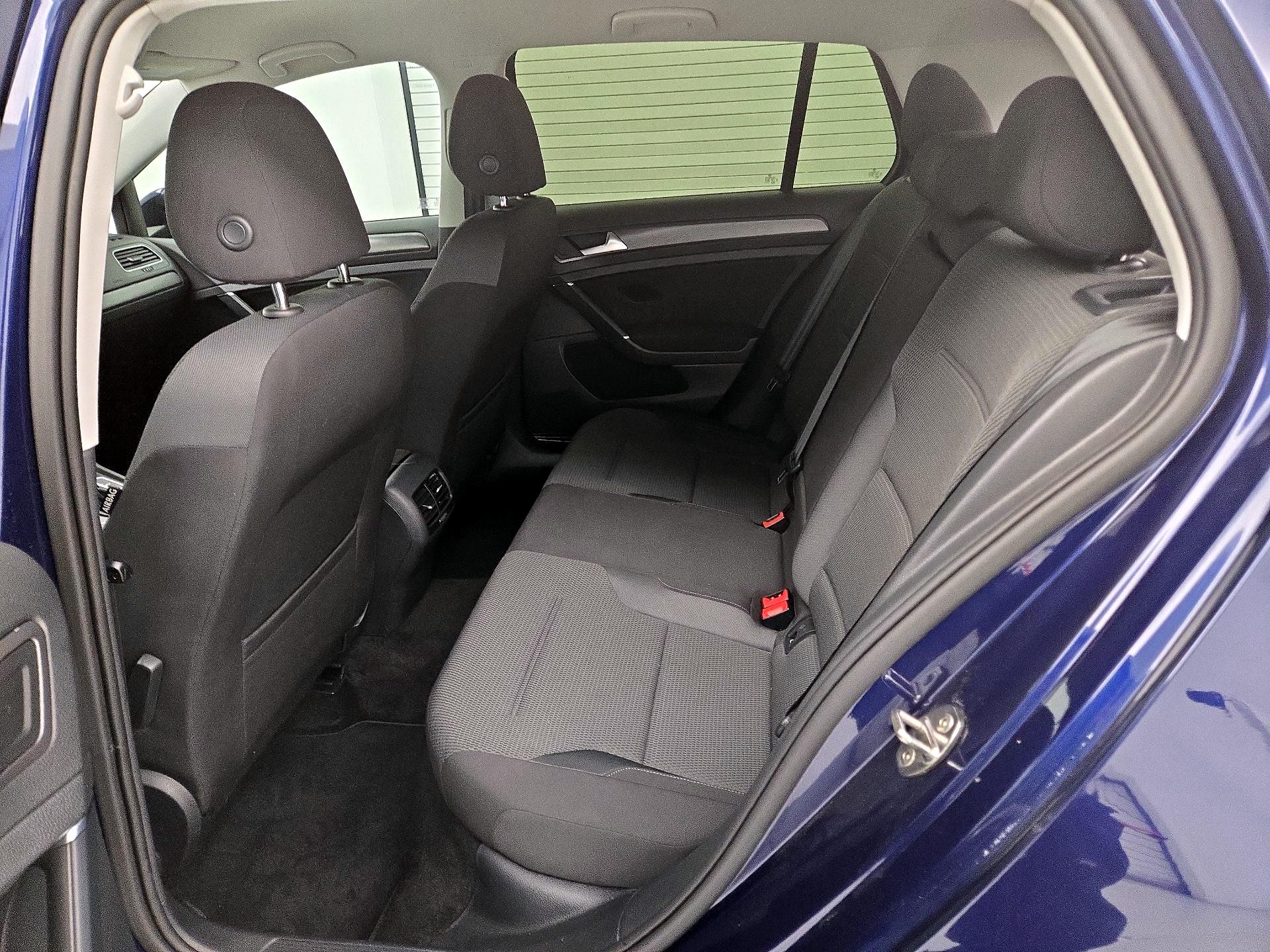 Thumbnail: 2019 Volkswagen e-Golf - 19