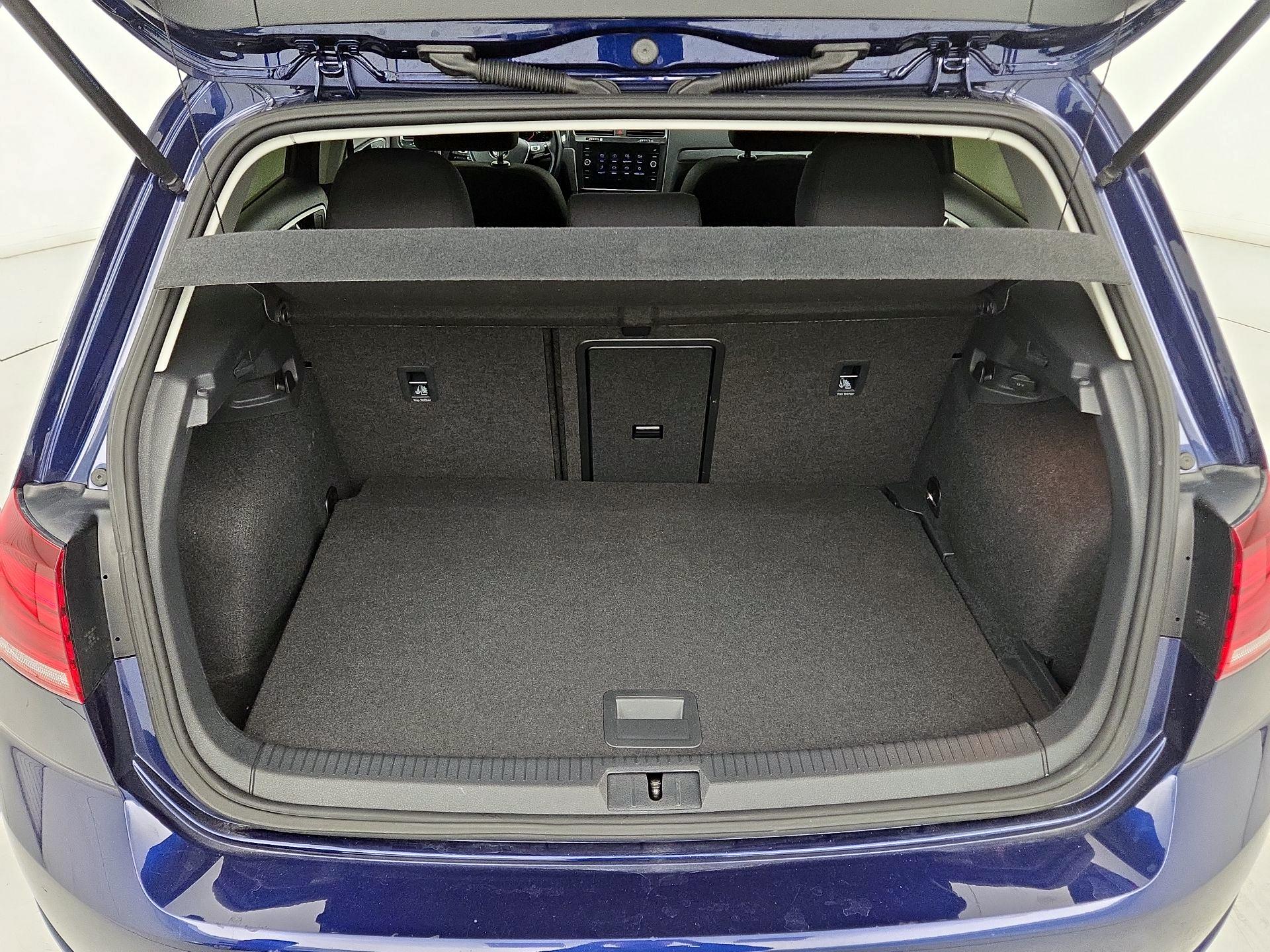Thumbnail: 2019 Volkswagen e-Golf - 20