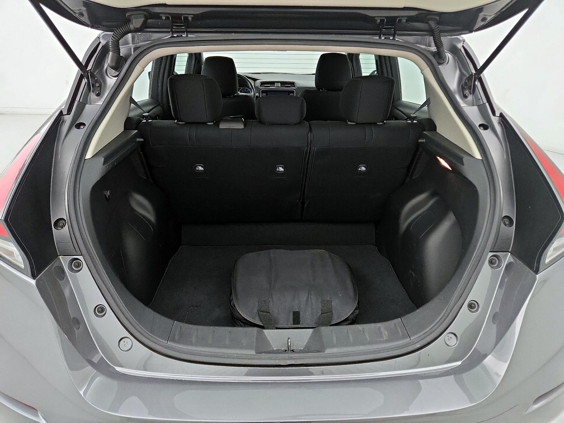 Thumbnail: 2021 Nissan Leaf - 17