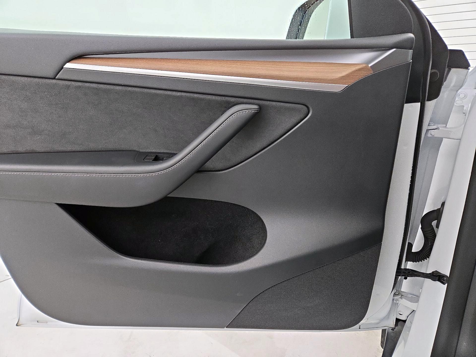 Thumbnail: 2023 Tesla Model Y - 10