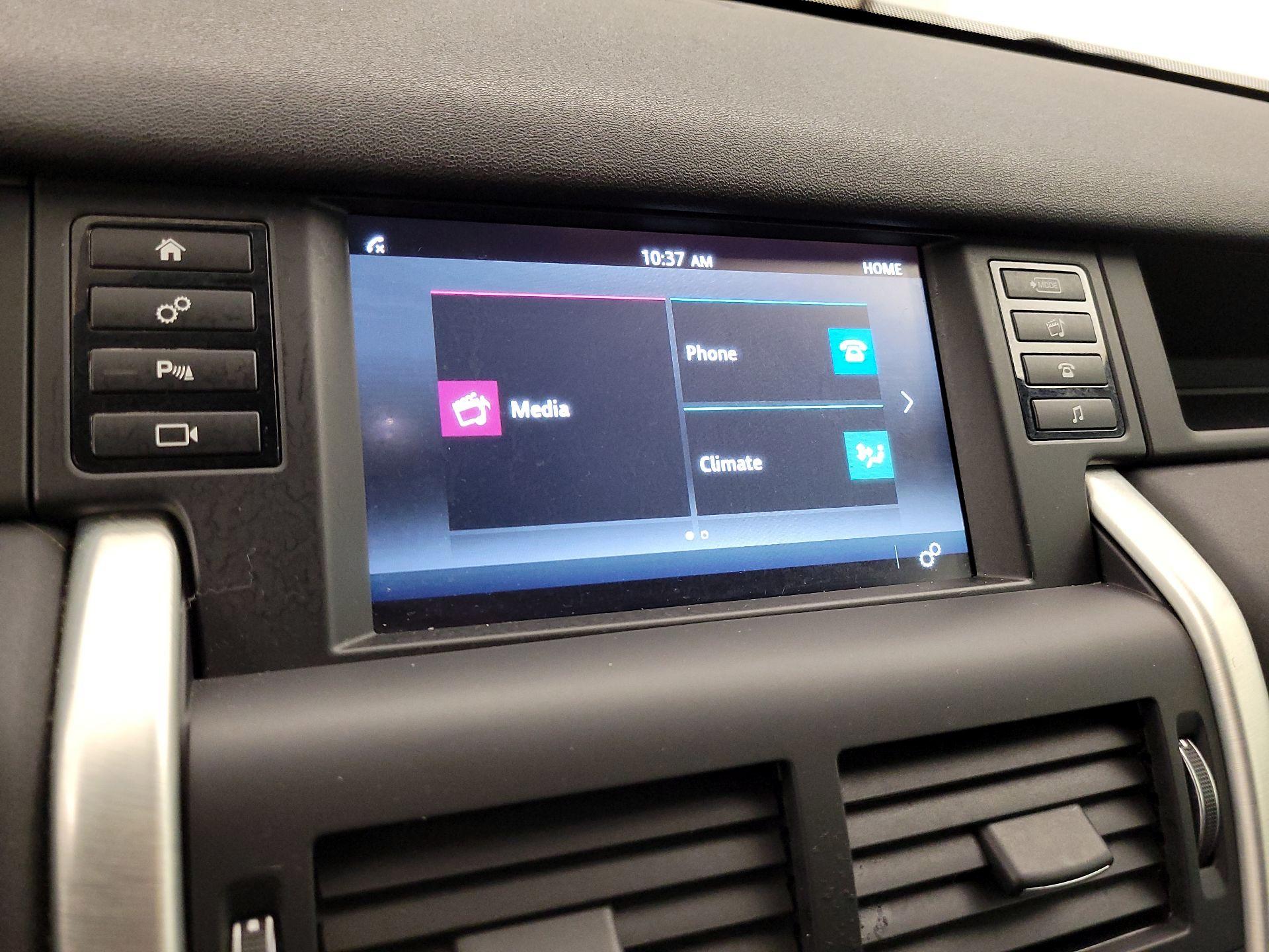 Thumbnail: 2018 Land Rover Discovery Sport - 15