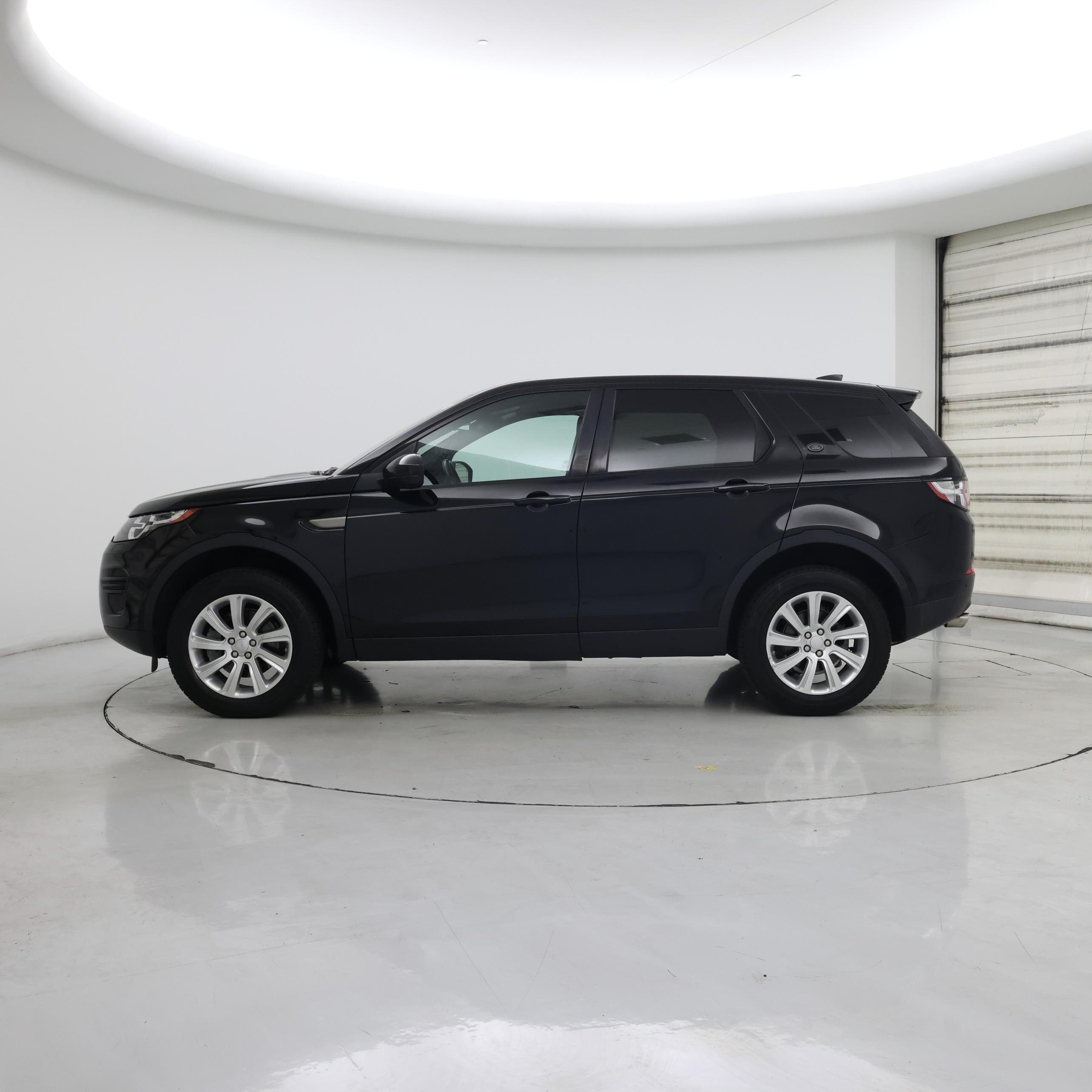 Thumbnail: 2018 Land Rover Discovery Sport - 3