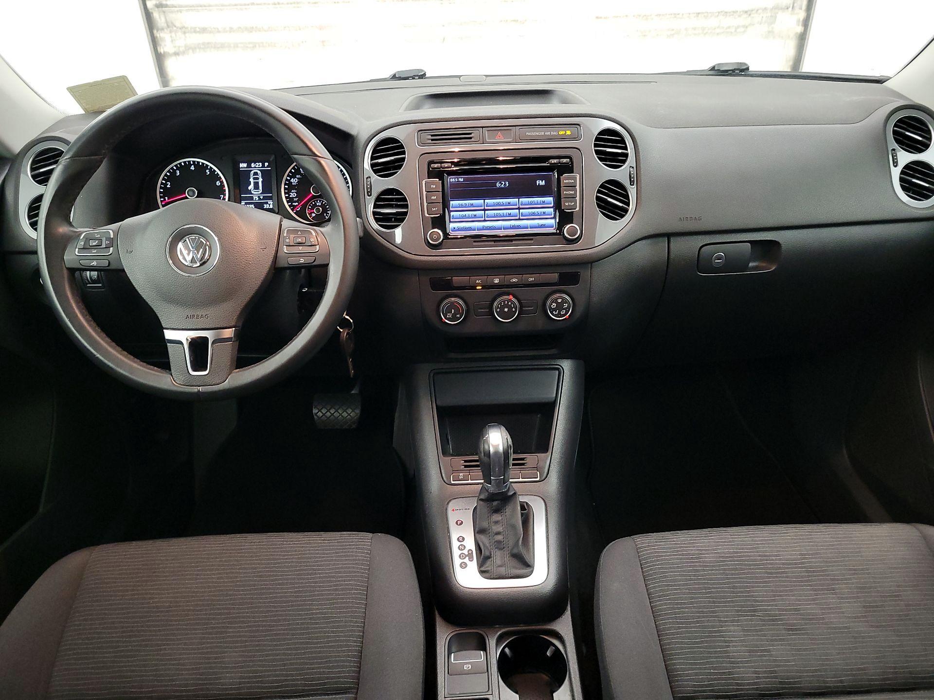 Thumbnail: 2015 Volkswagen Tiguan - 9