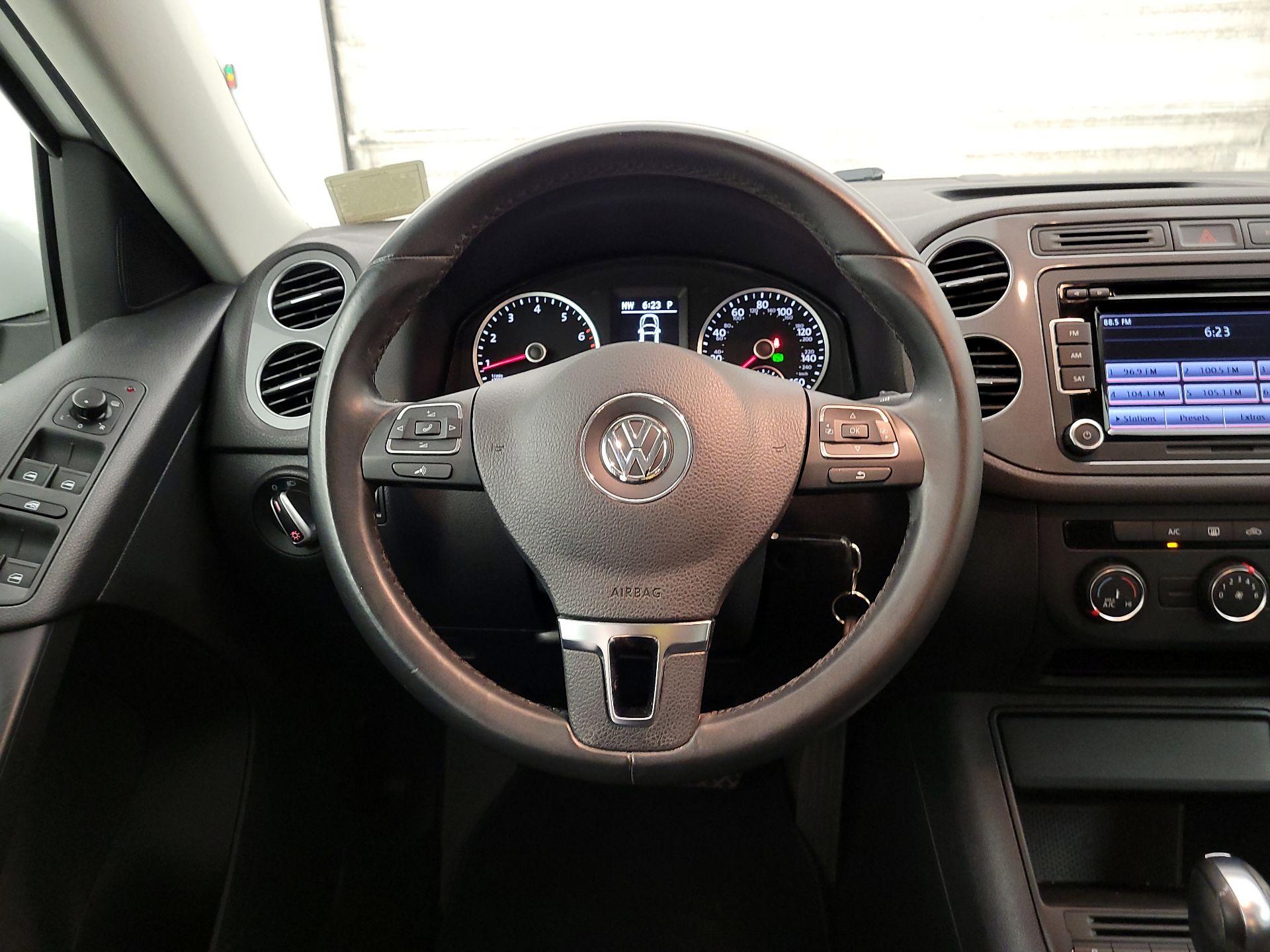Thumbnail: 2015 Volkswagen Tiguan - 10
