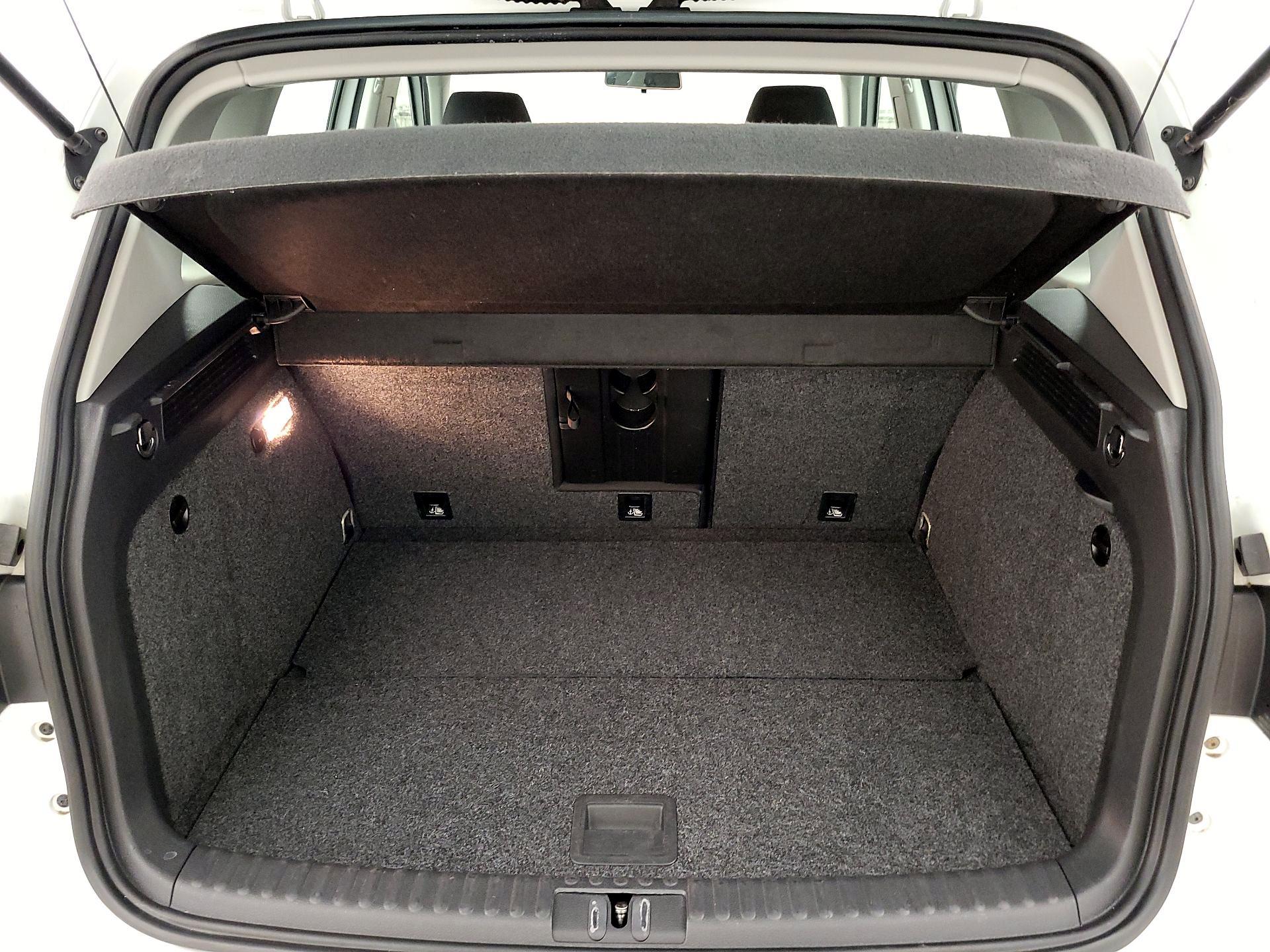 Thumbnail: 2015 Volkswagen Tiguan - 17