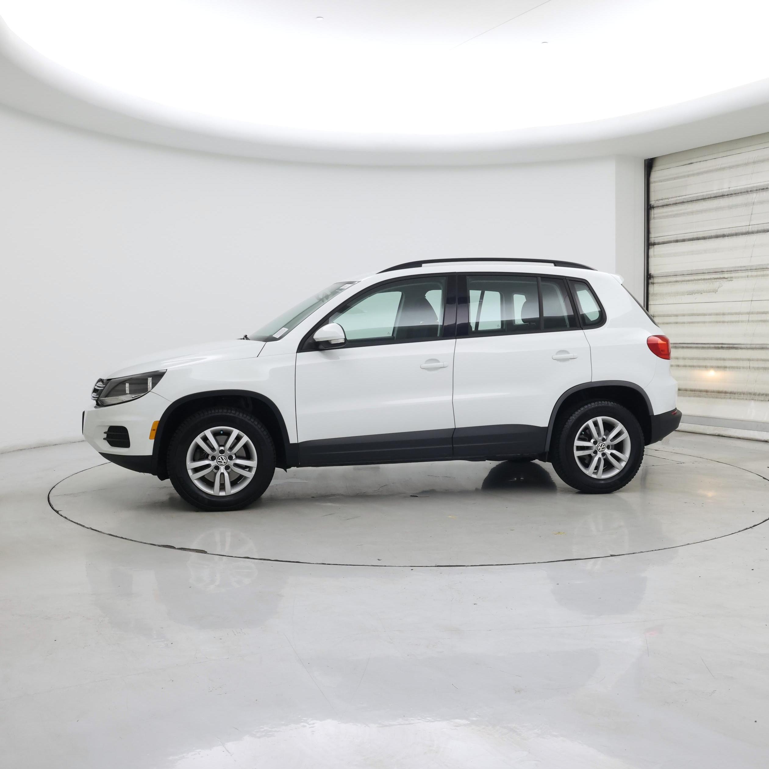 Thumbnail: 2015 Volkswagen Tiguan - 3