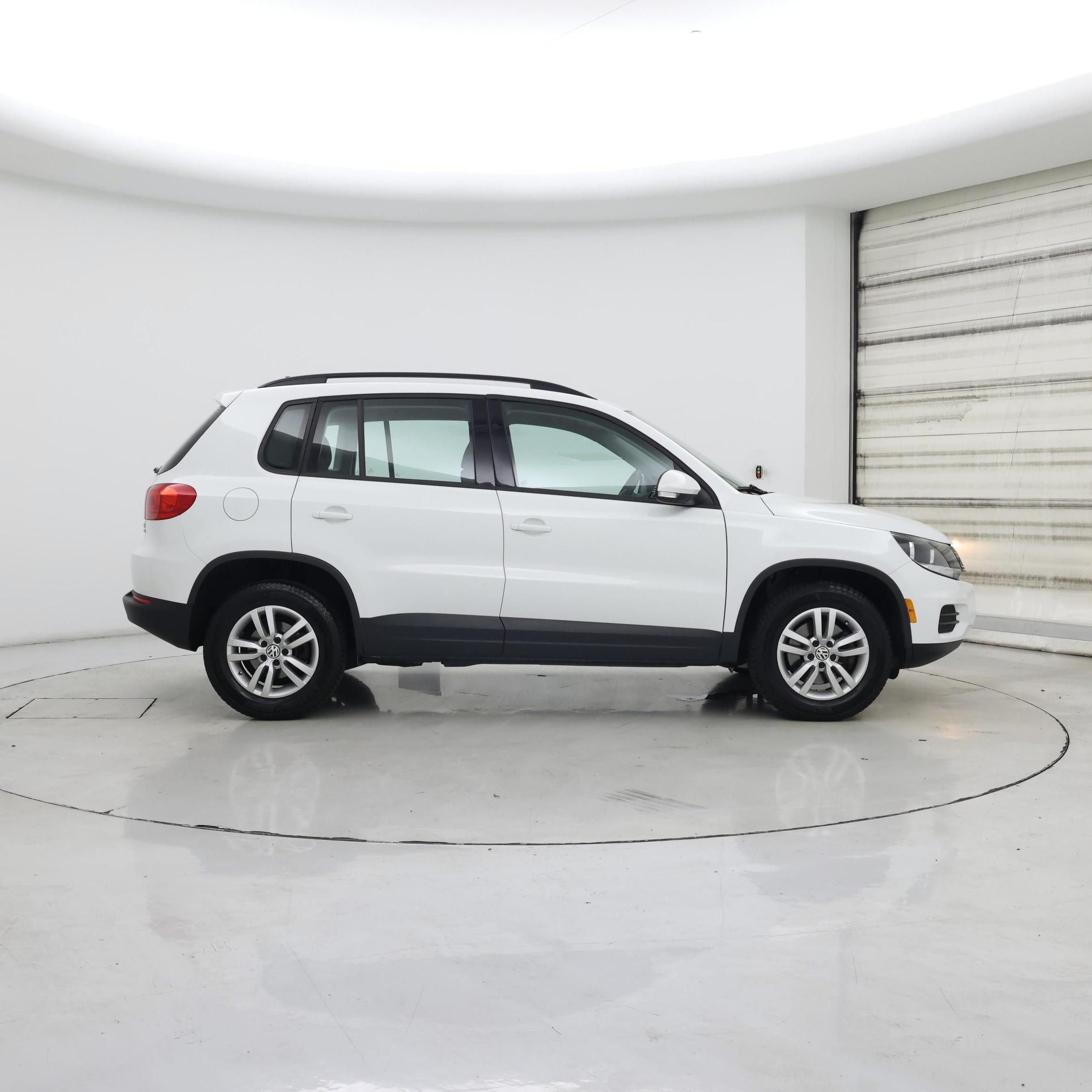 Thumbnail: 2015 Volkswagen Tiguan - 7