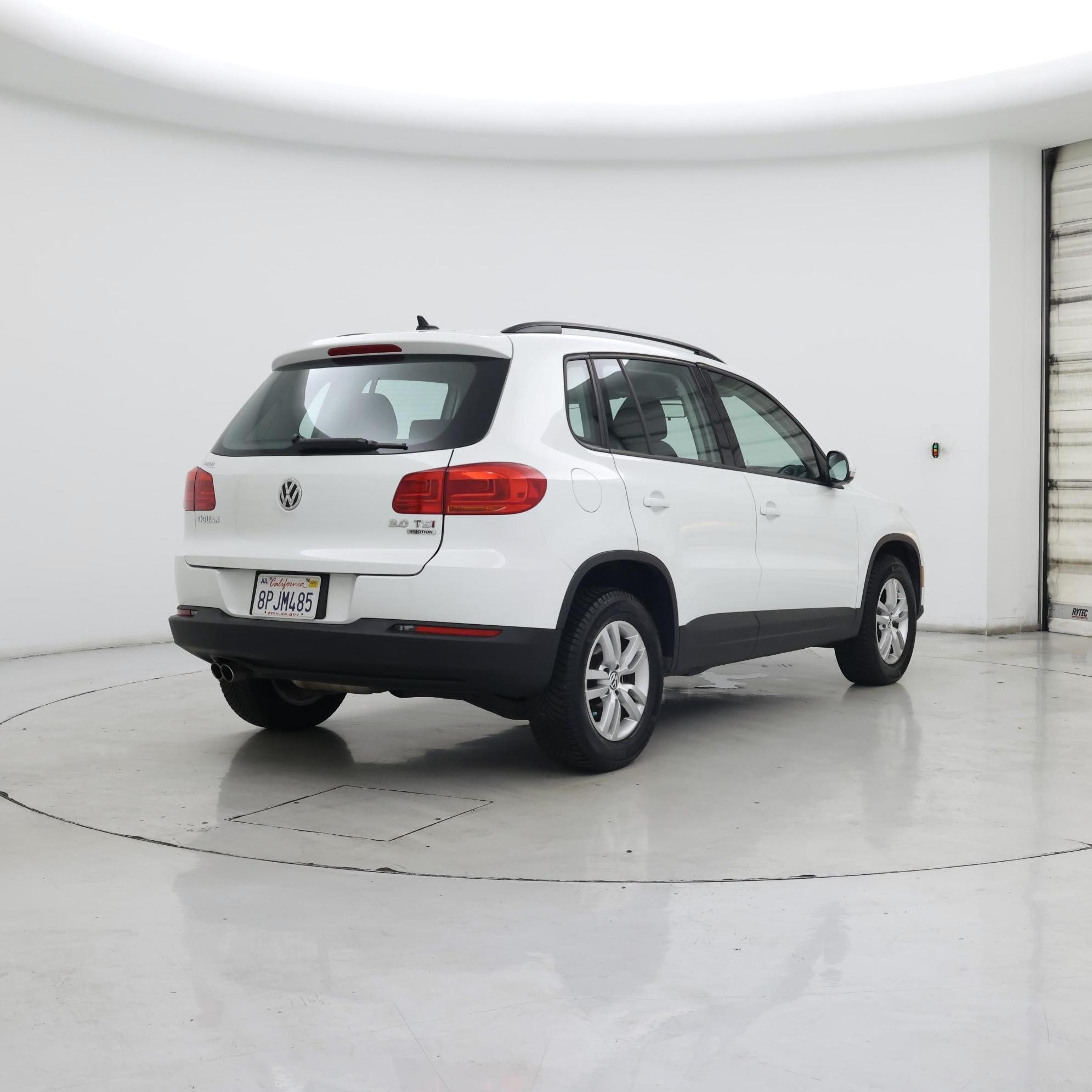 Thumbnail: 2015 Volkswagen Tiguan - 8