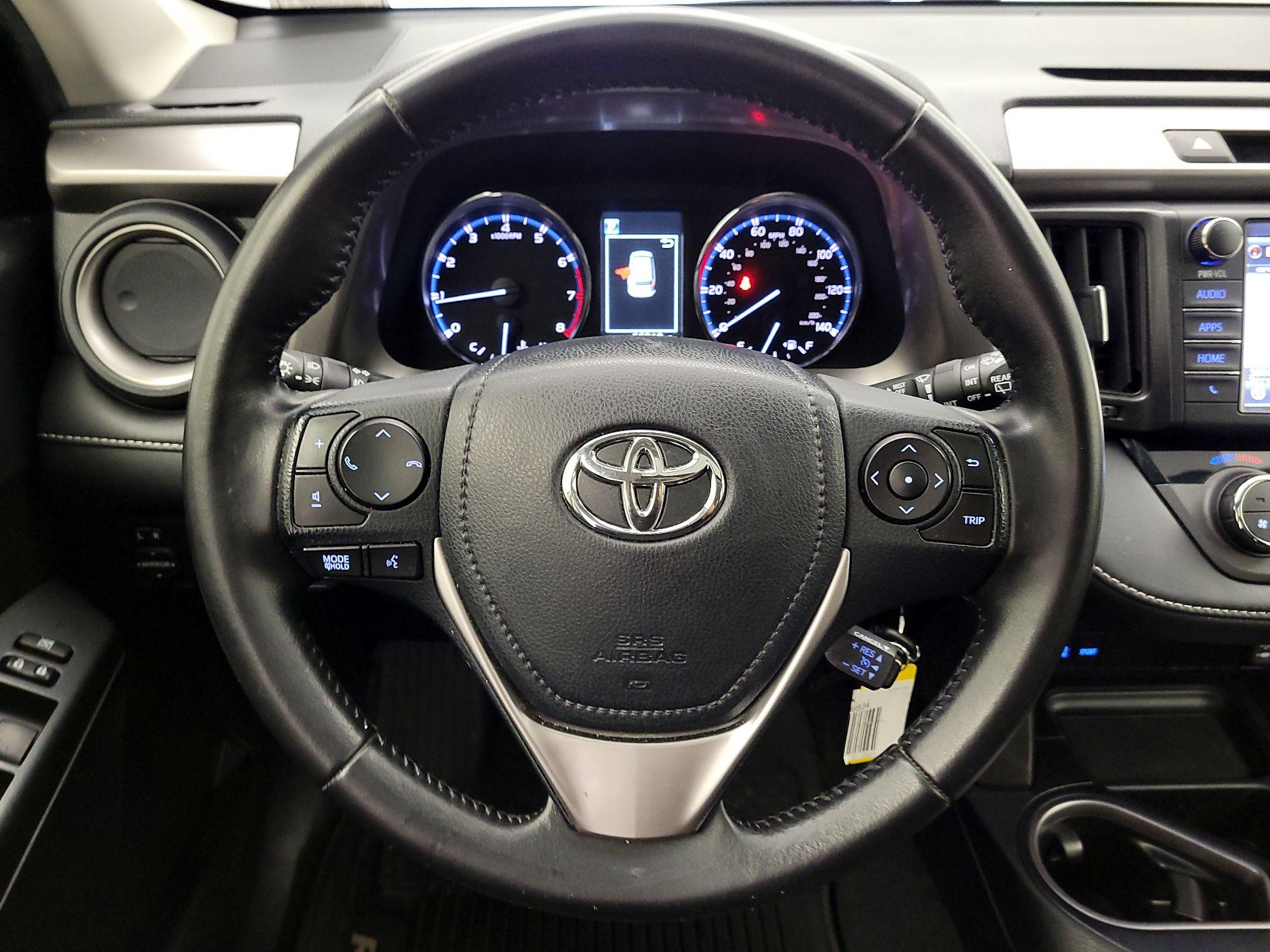 Thumbnail: 2016 Toyota RAV4 - 10
