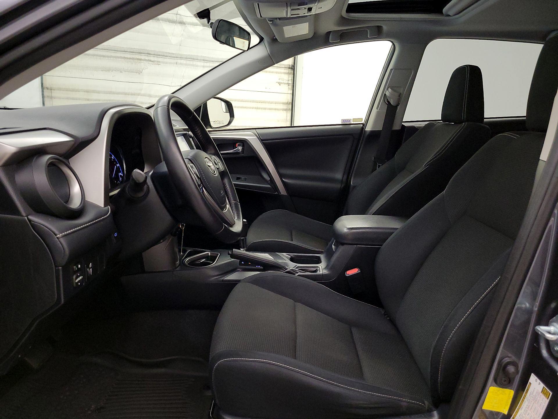 Thumbnail: 2016 Toyota RAV4 - 11