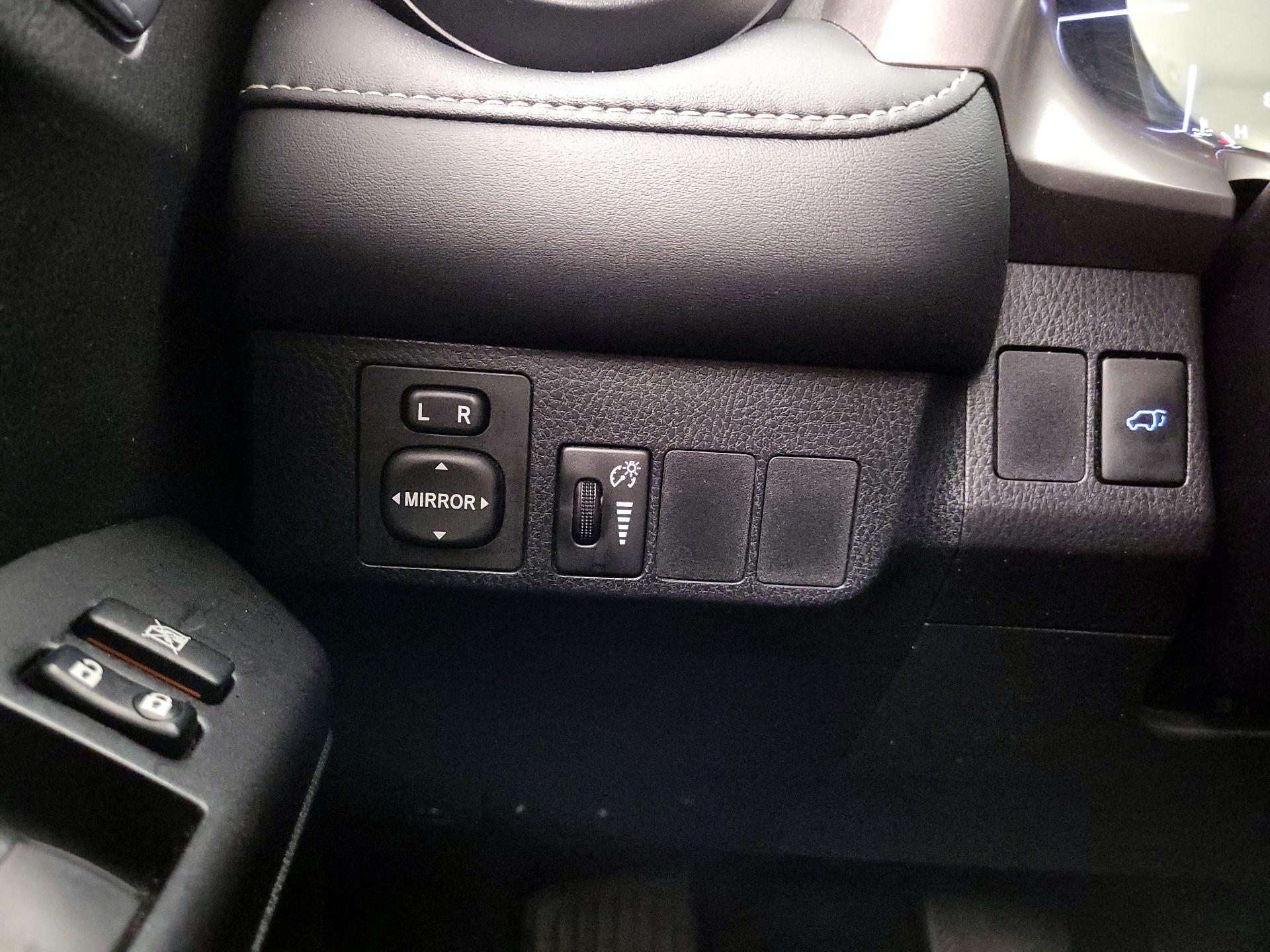 Thumbnail: 2016 Toyota RAV4 - 13