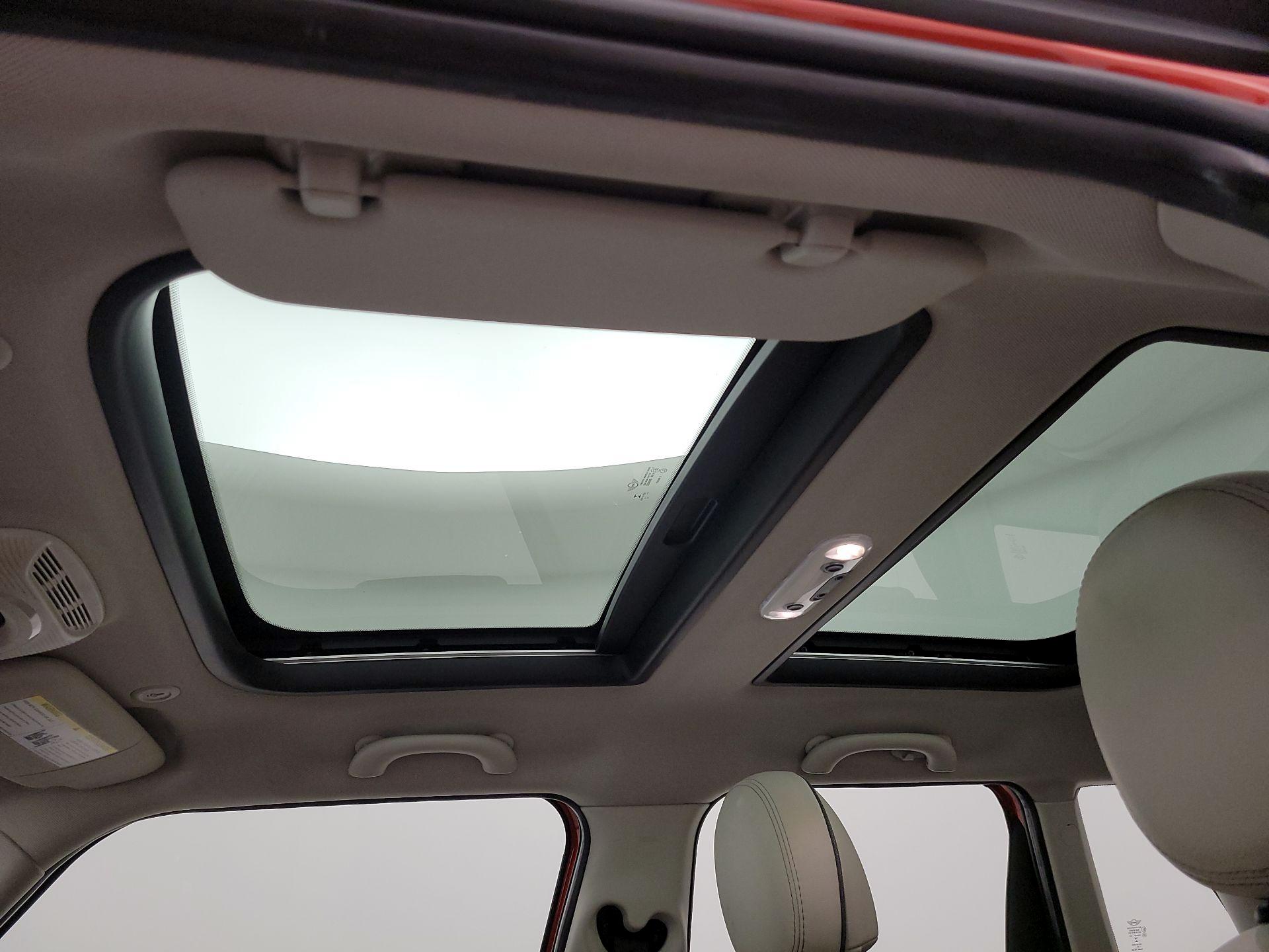 Thumbnail: 2019 MINI Cooper Hardtop - 17