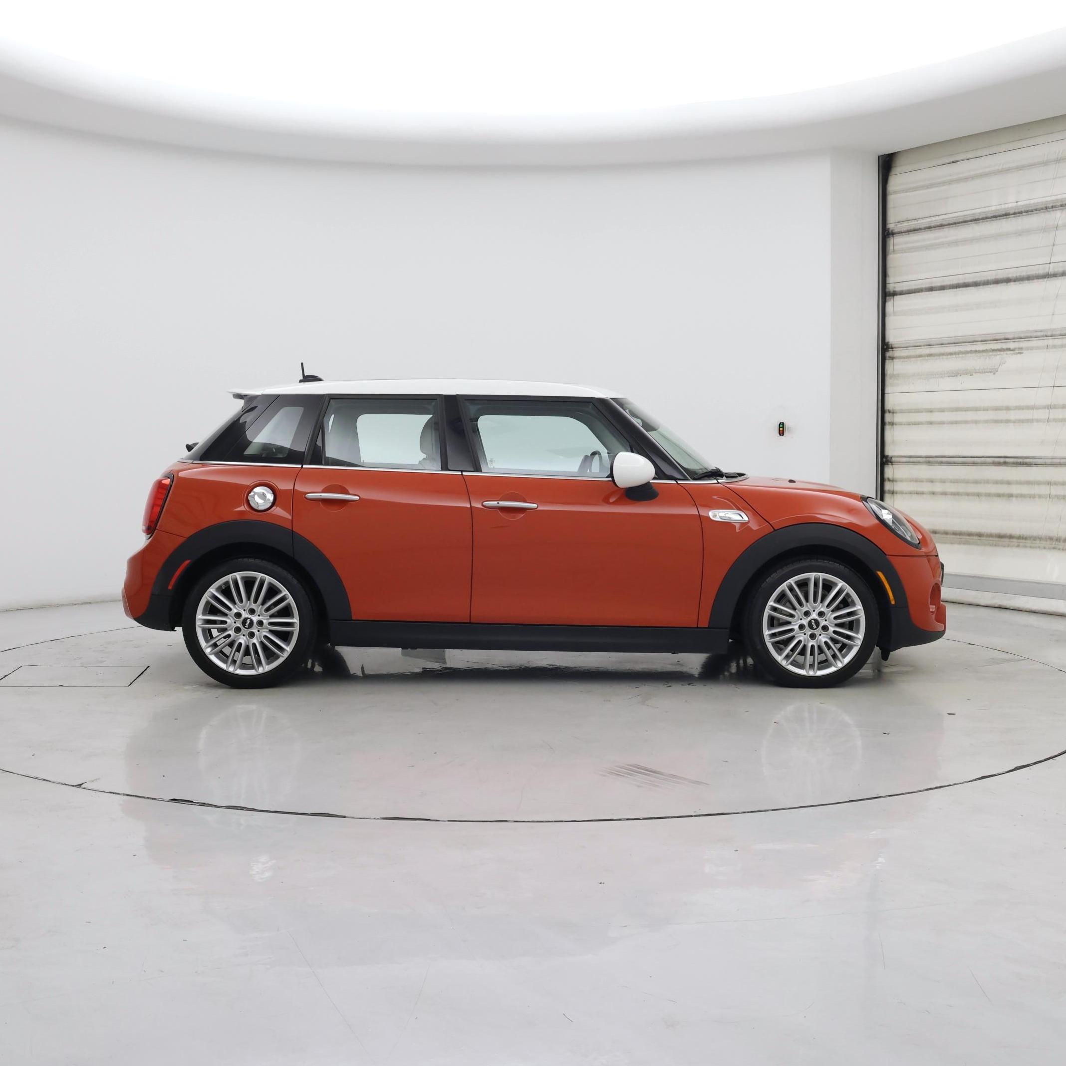 Thumbnail: 2019 MINI Cooper Hardtop - 7