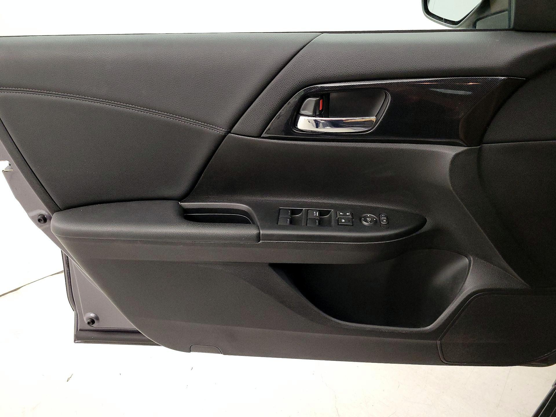 Thumbnail: 2015 Honda Accord - 12