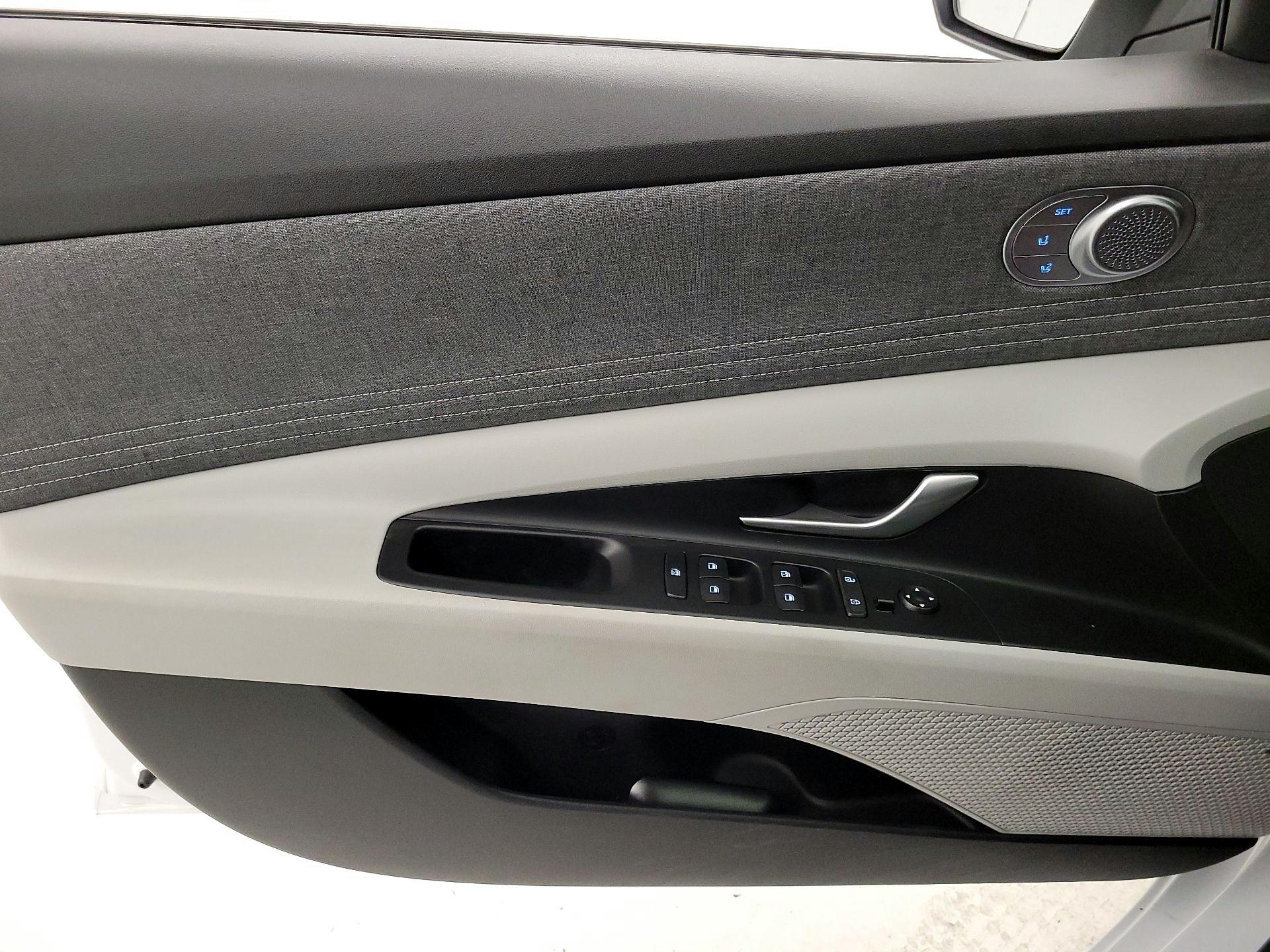 Thumbnail: 2021 Hyundai Elantra - 12