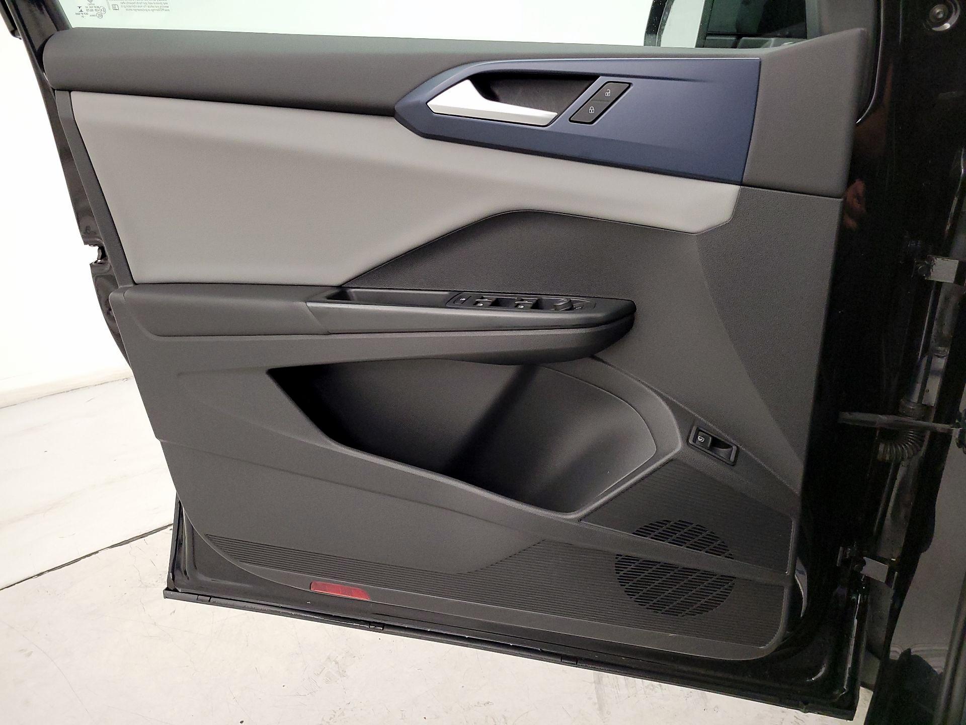 Thumbnail: 2022 Volkswagen Taos - 12