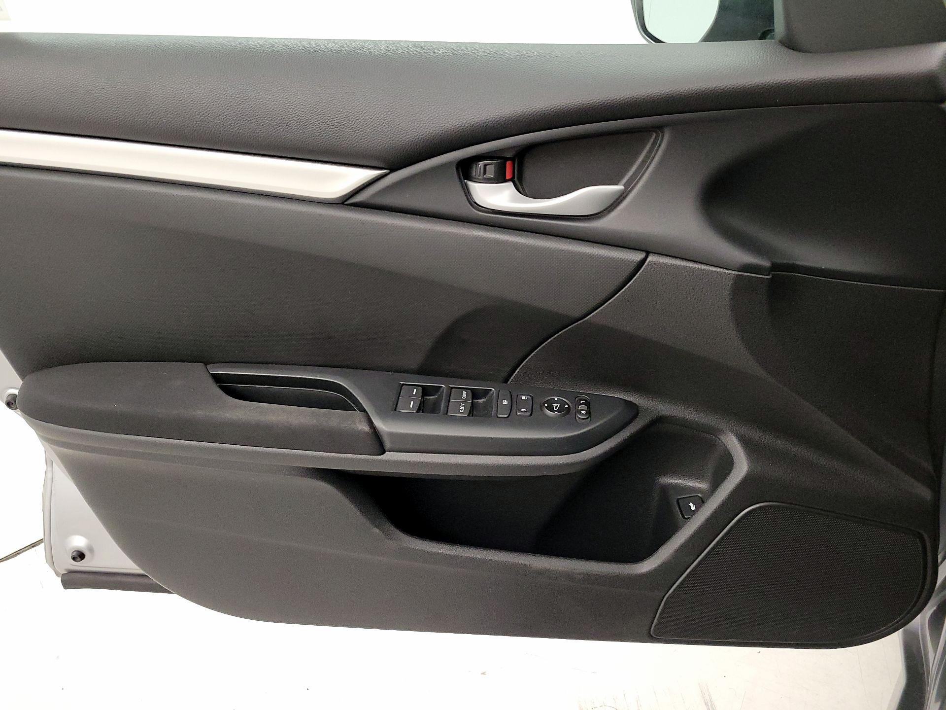 Thumbnail: 2016 Honda Civic - 12