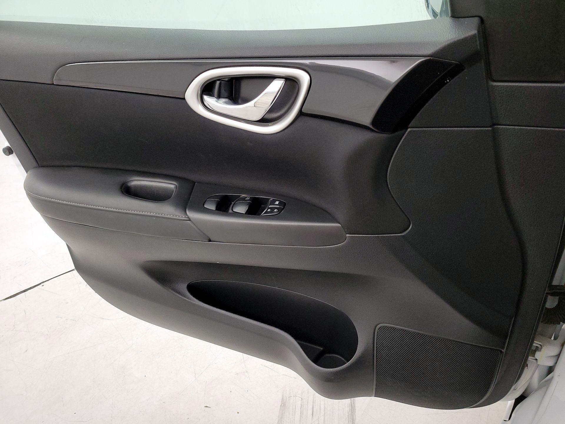 Thumbnail: 2019 Nissan Sentra - 12