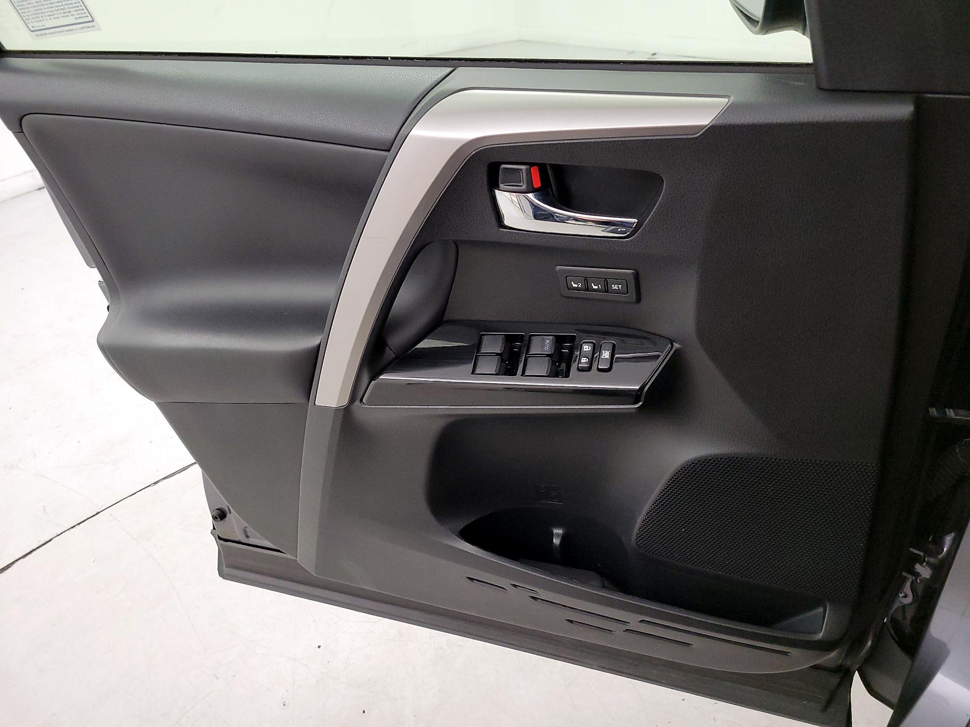 Thumbnail: 2016 Toyota RAV4 - 12