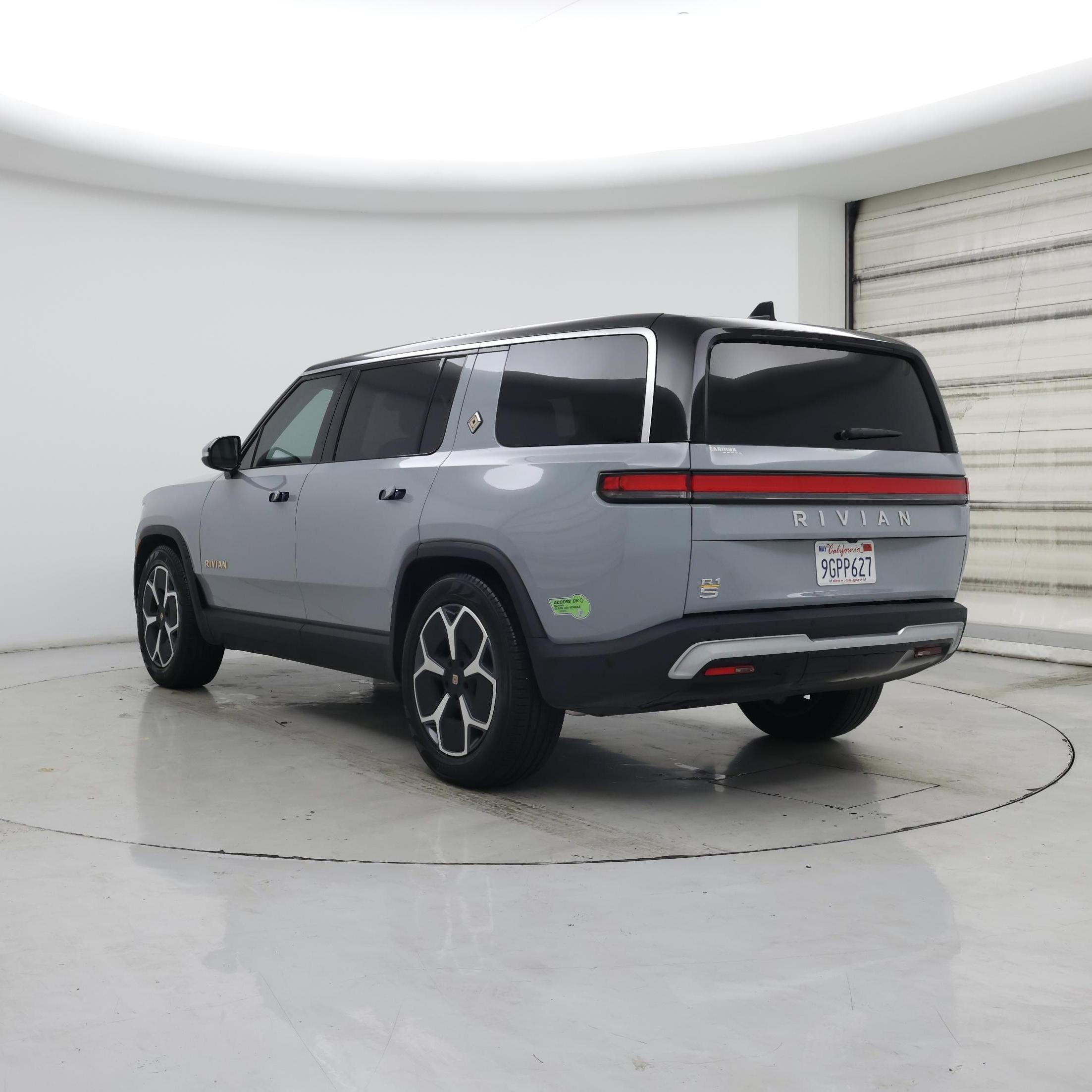 Thumbnail: 2023 Rivian R1S - 2