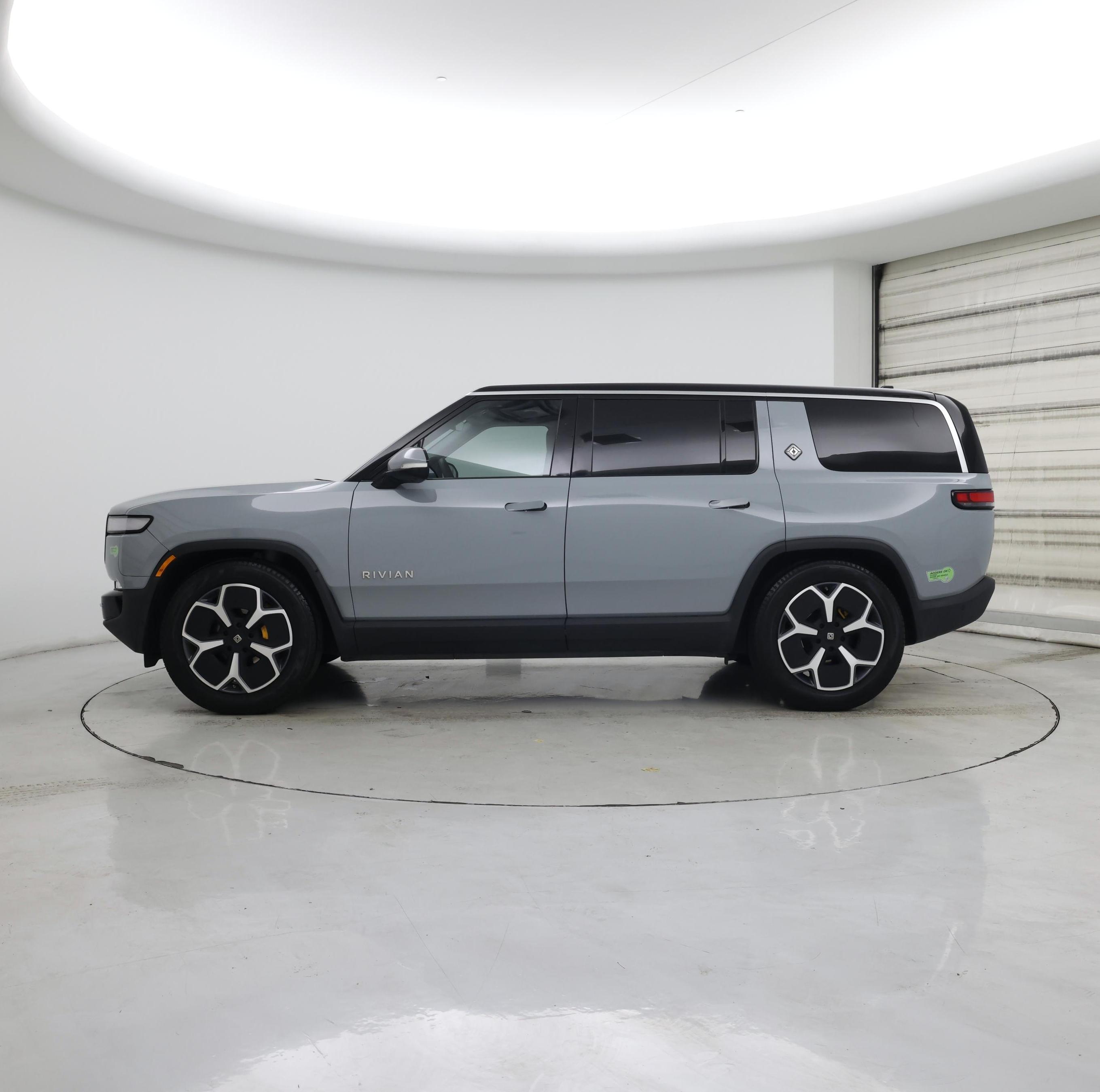 Thumbnail: 2023 Rivian R1S - 3