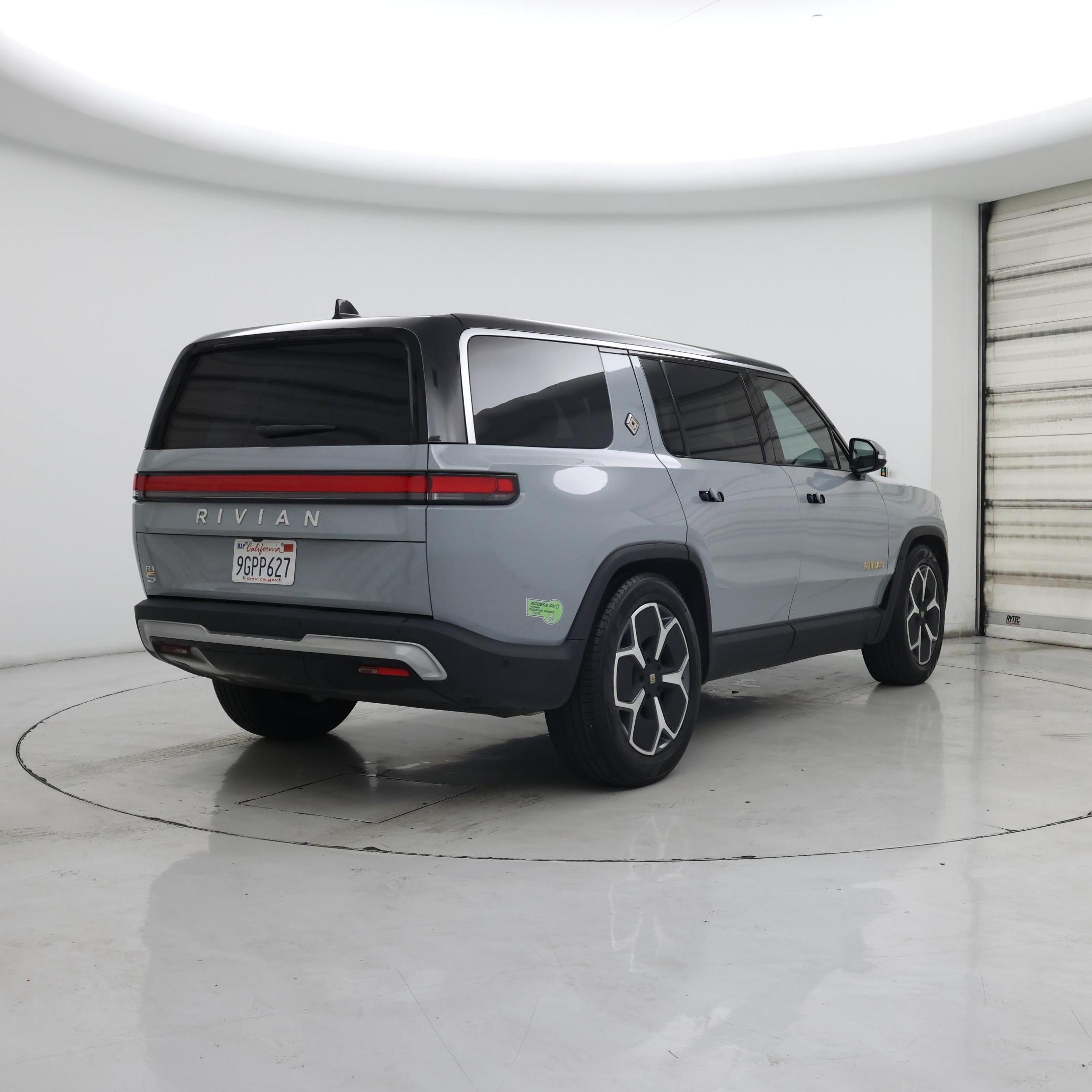 Thumbnail: 2023 Rivian R1S - 8