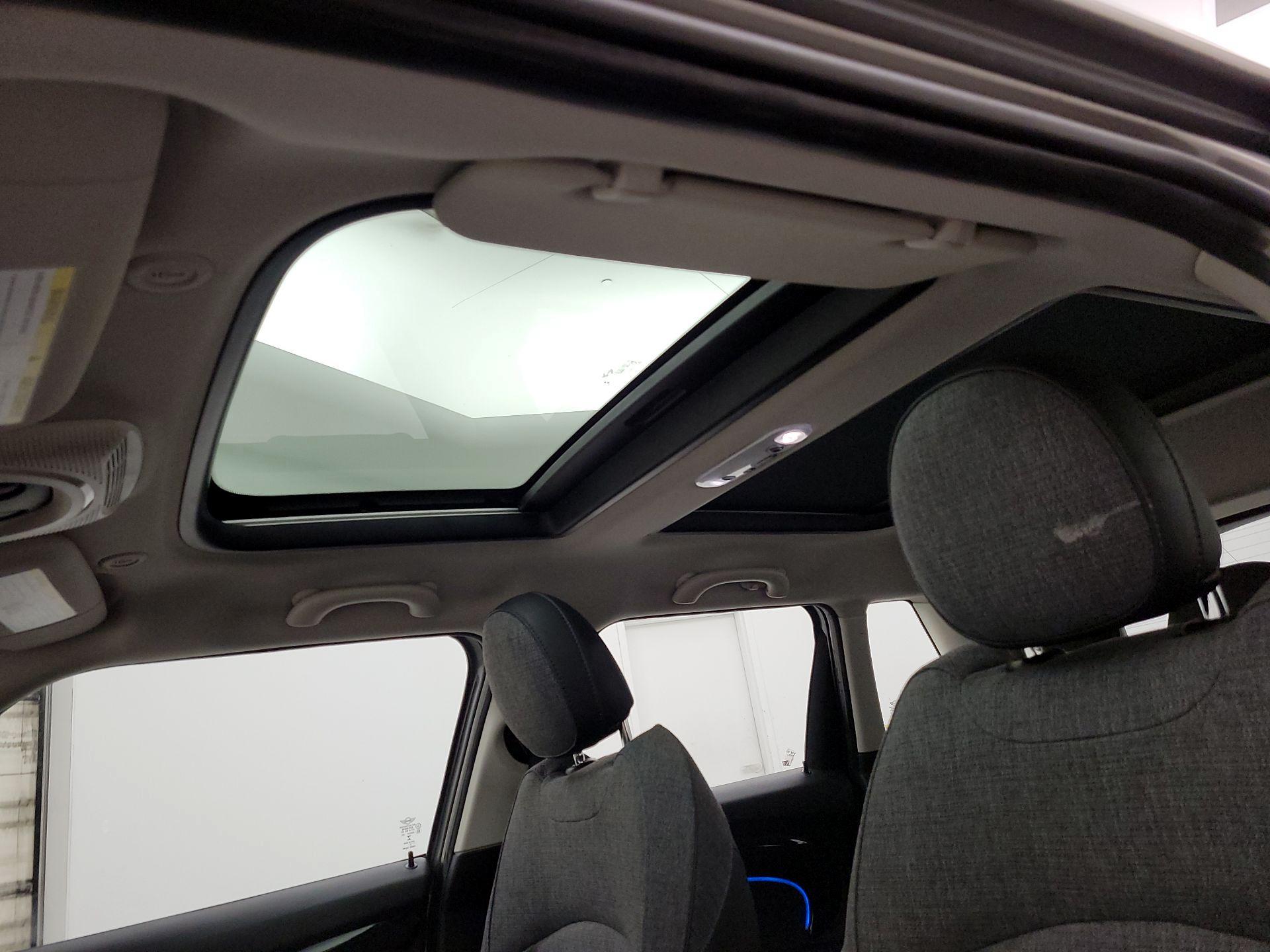 Thumbnail: 2017 MINI Cooper Hardtop - 18