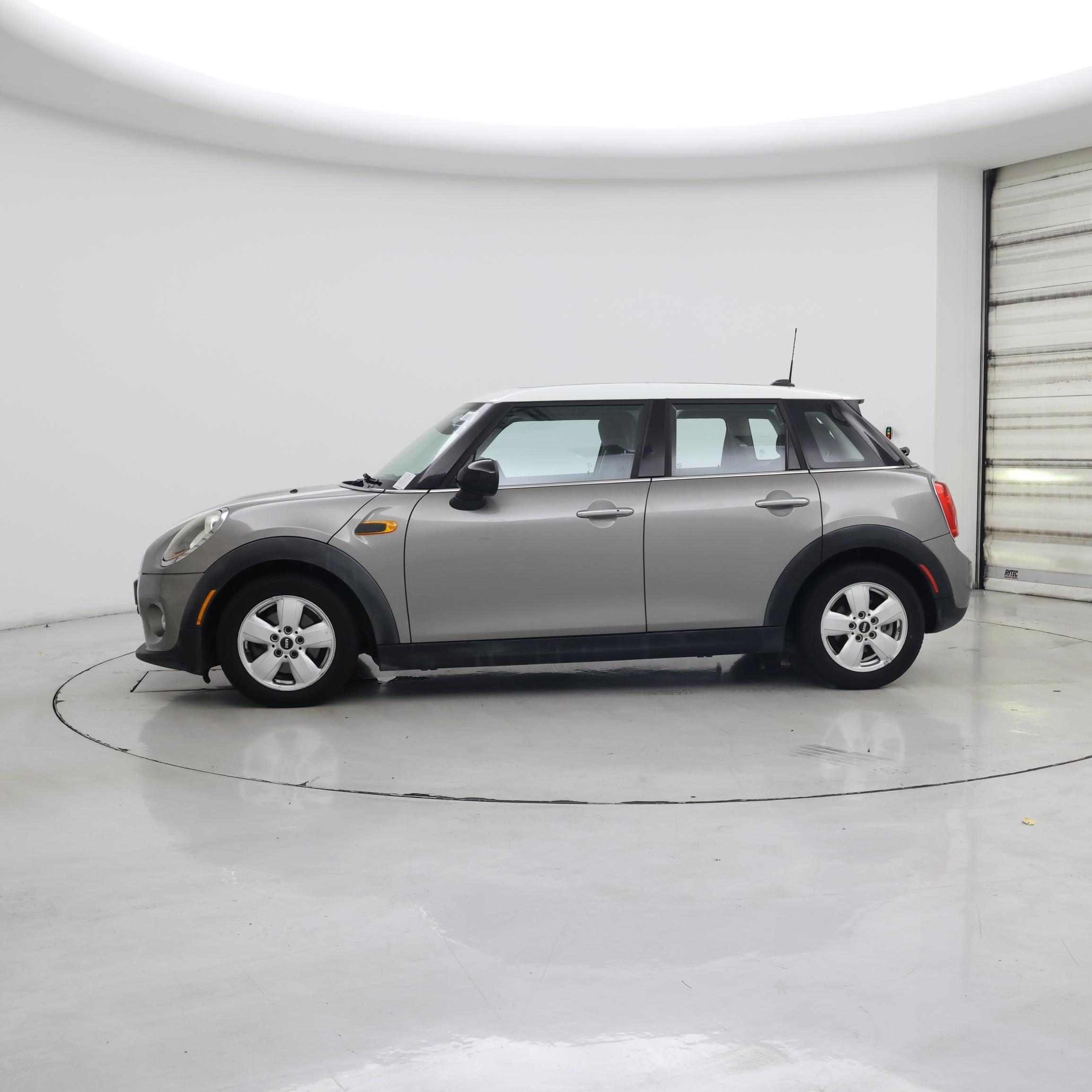 Thumbnail: 2017 MINI Cooper Hardtop - 3