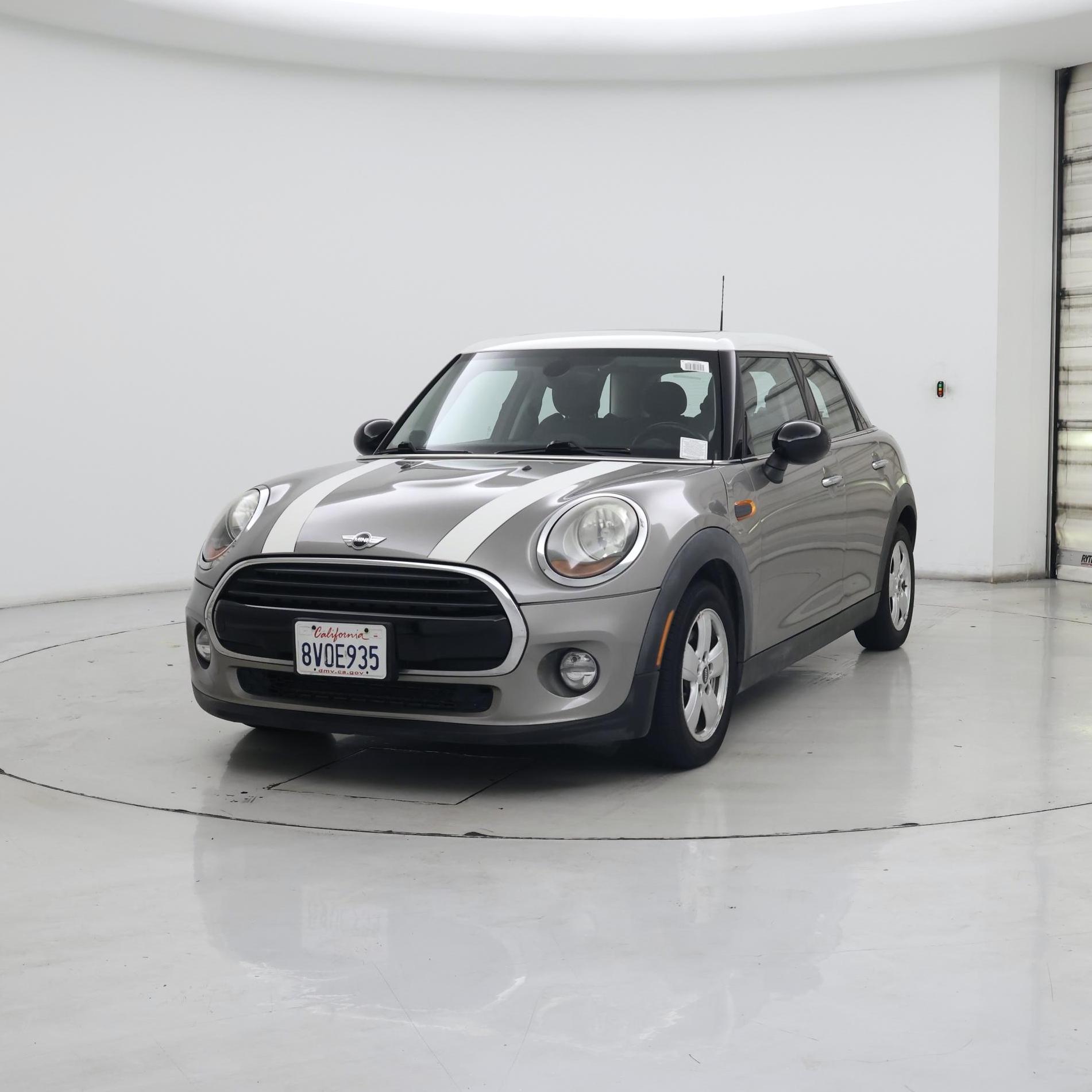 Thumbnail: 2017 MINI Cooper Hardtop - 4