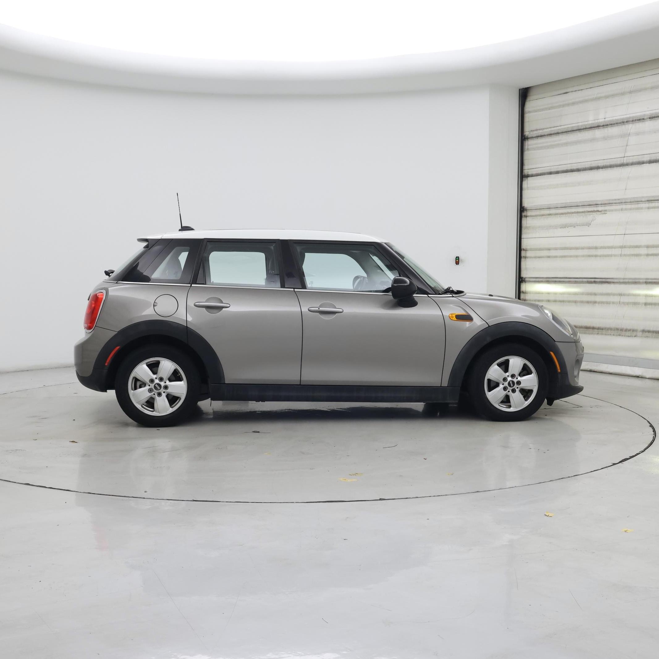 Thumbnail: 2017 MINI Cooper Hardtop - 7