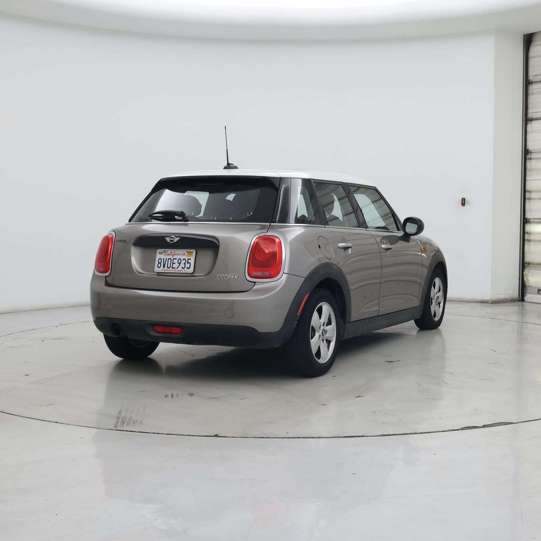 Thumbnail: 2017 MINI Cooper Hardtop - 8