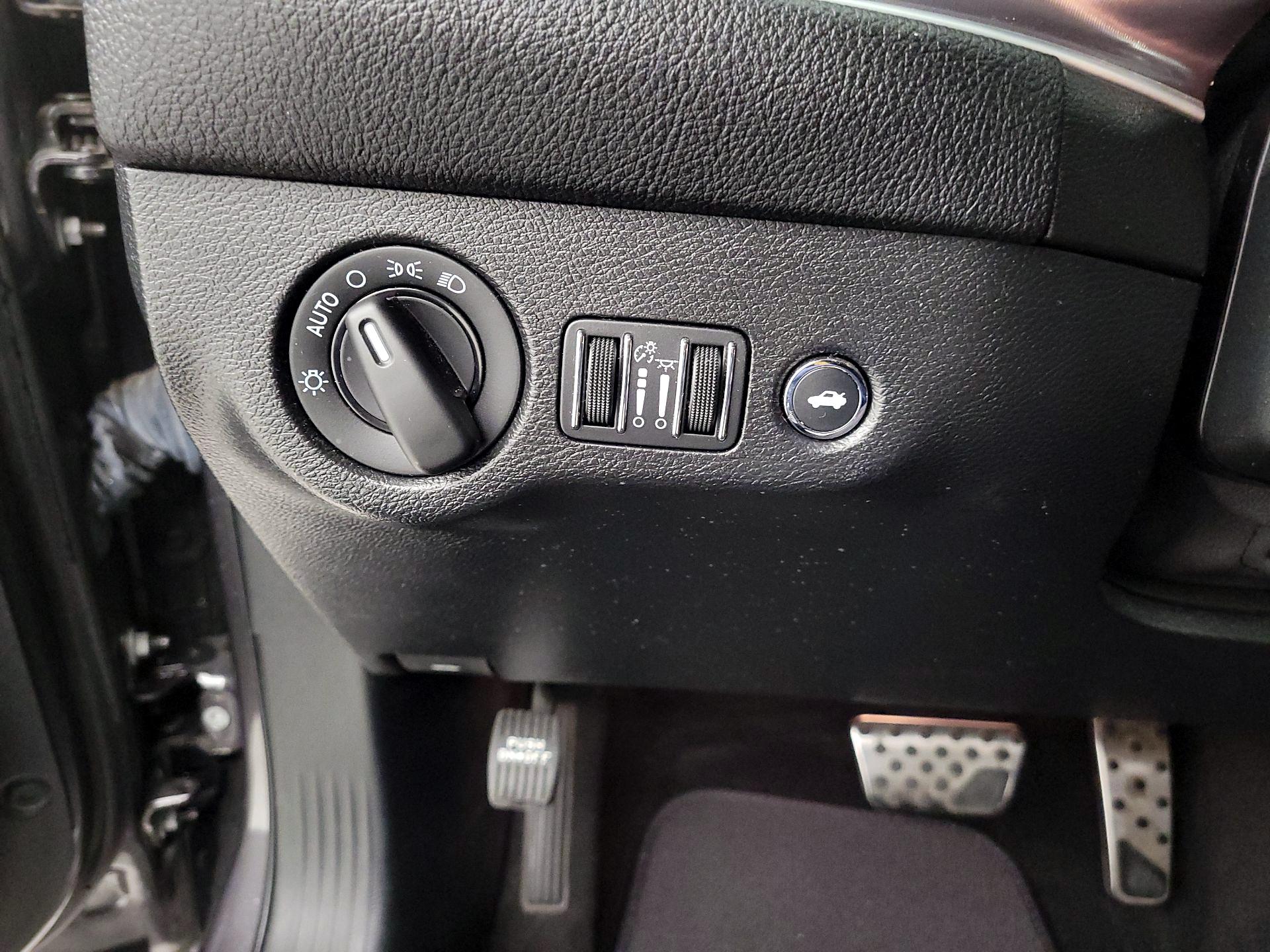 Thumbnail: 2019 Dodge Challenger - 13