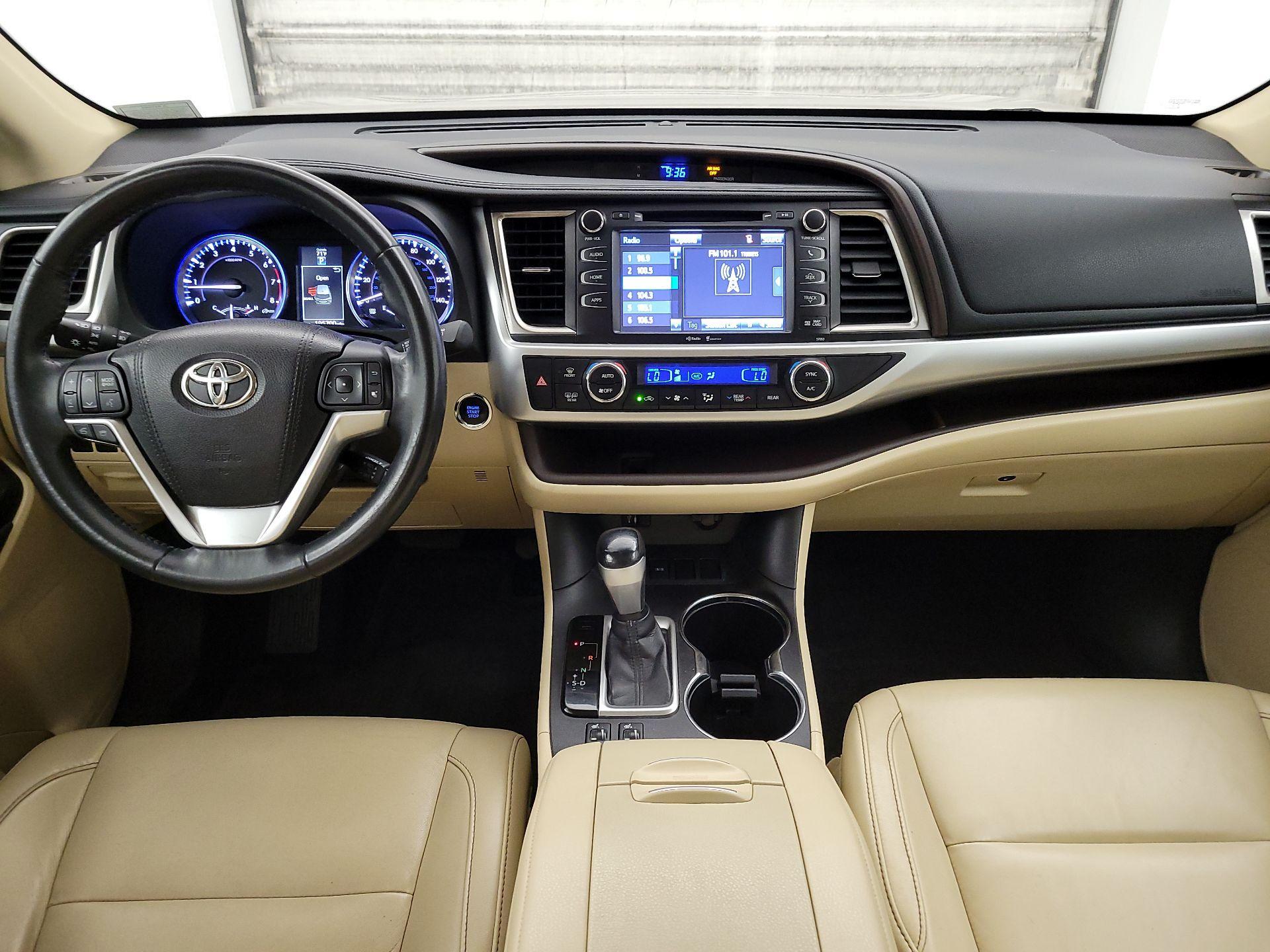 Thumbnail: 2015 Toyota Highlander - 9
