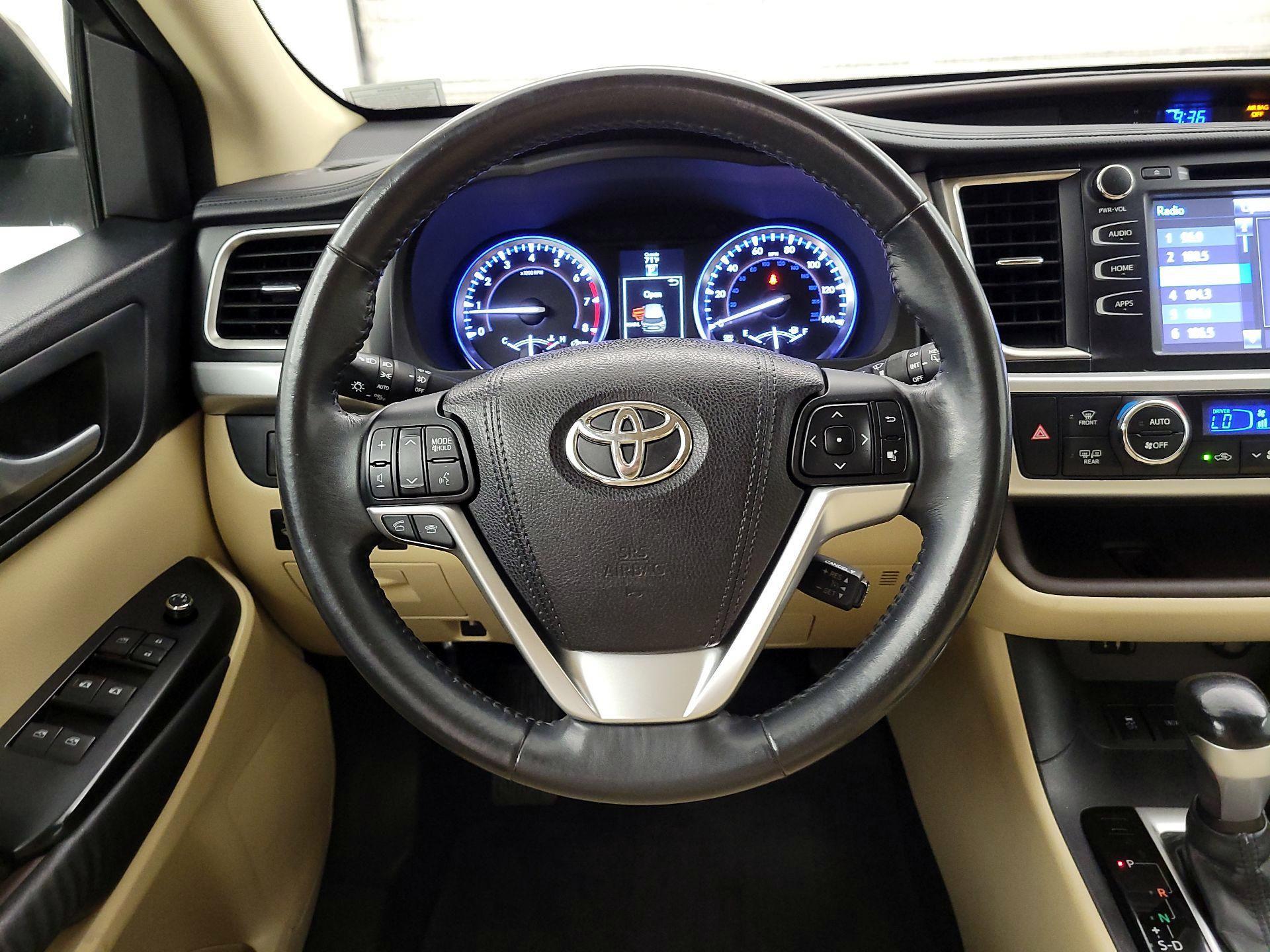 Thumbnail: 2015 Toyota Highlander - 10
