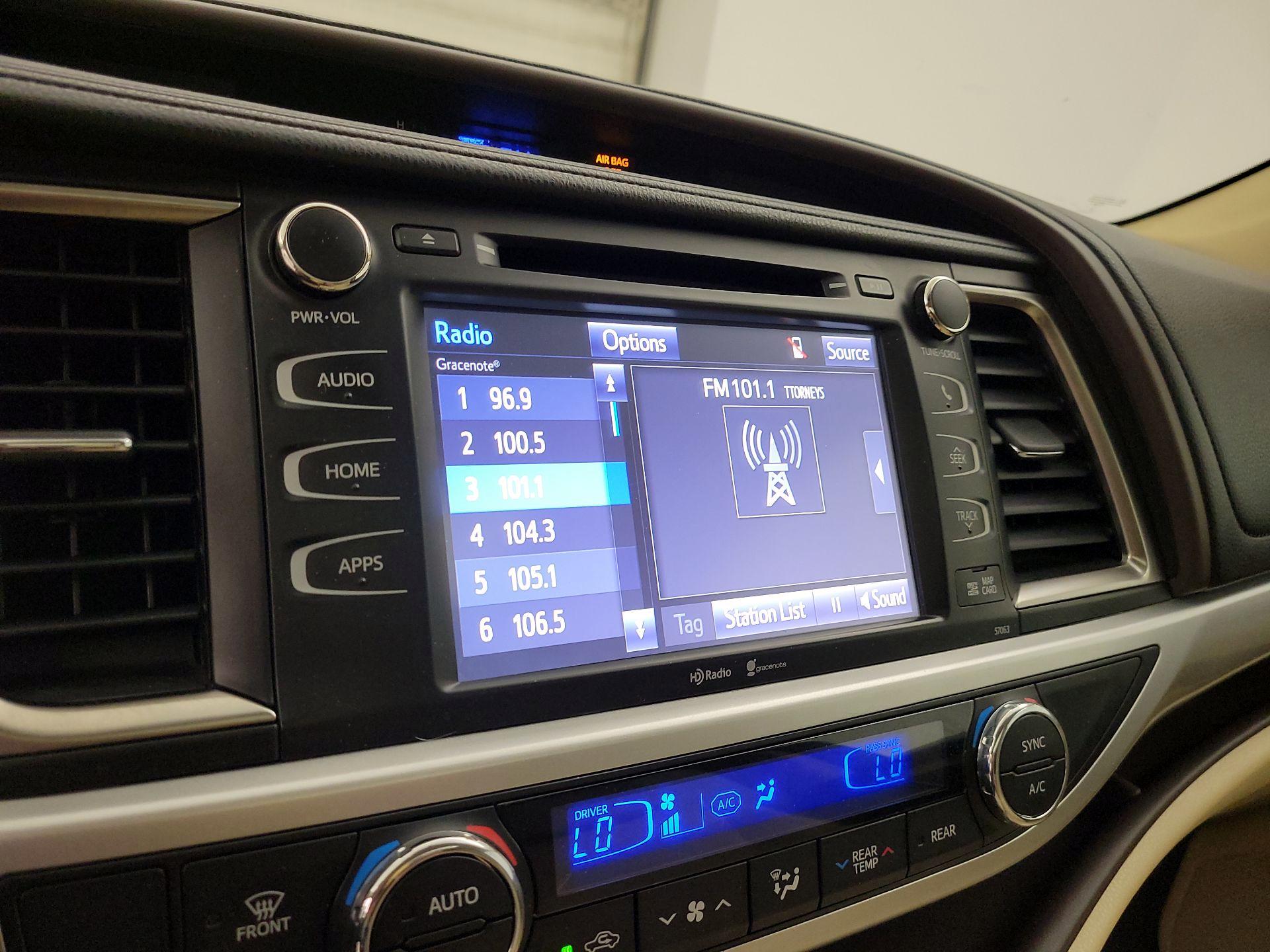 Thumbnail: 2015 Toyota Highlander - 14