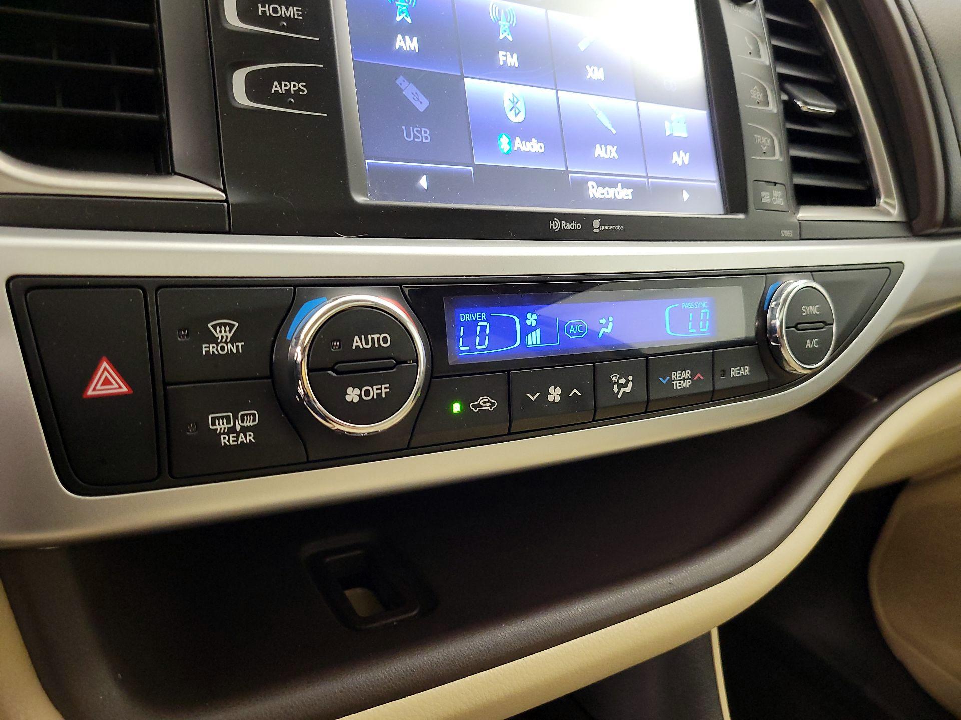 Thumbnail: 2015 Toyota Highlander - 15
