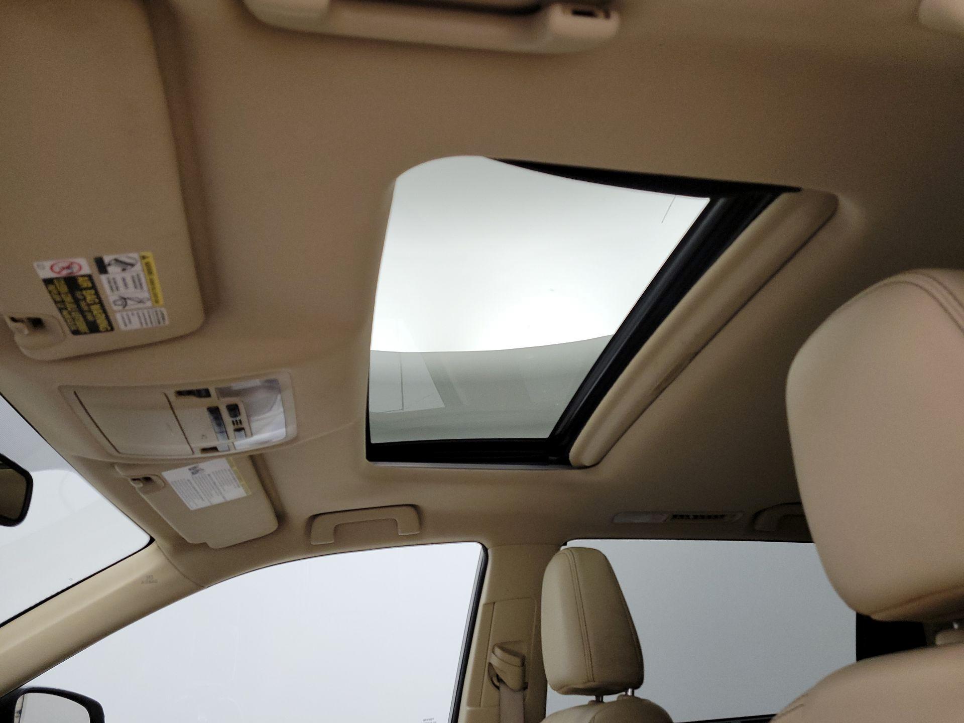 Thumbnail: 2015 Toyota Highlander - 17