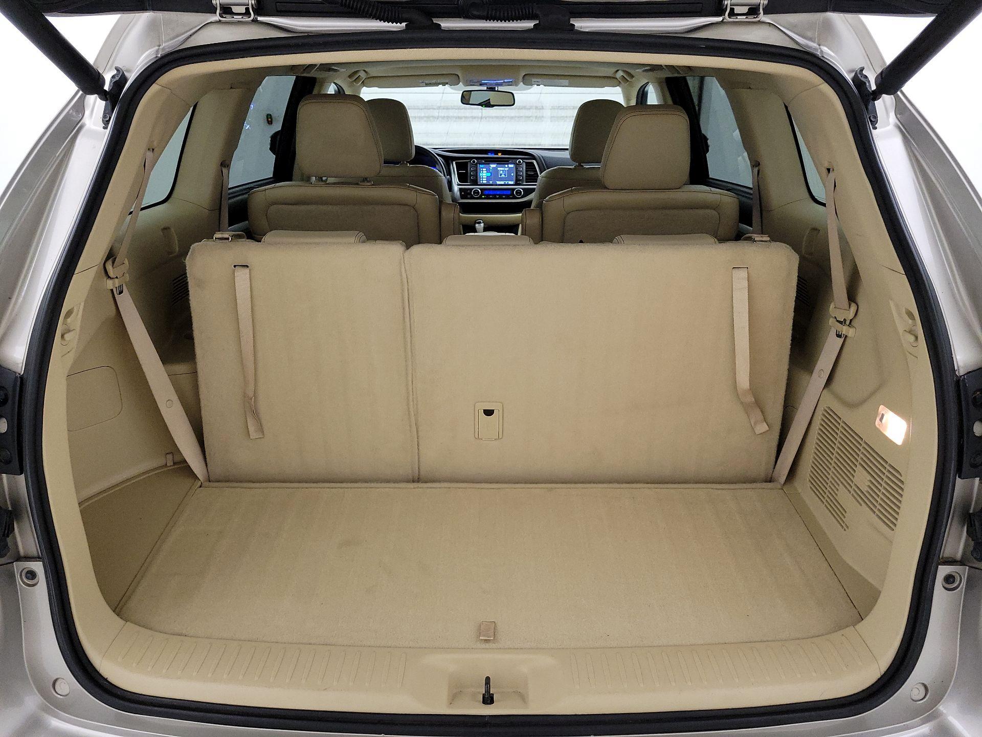 Thumbnail: 2015 Toyota Highlander - 18