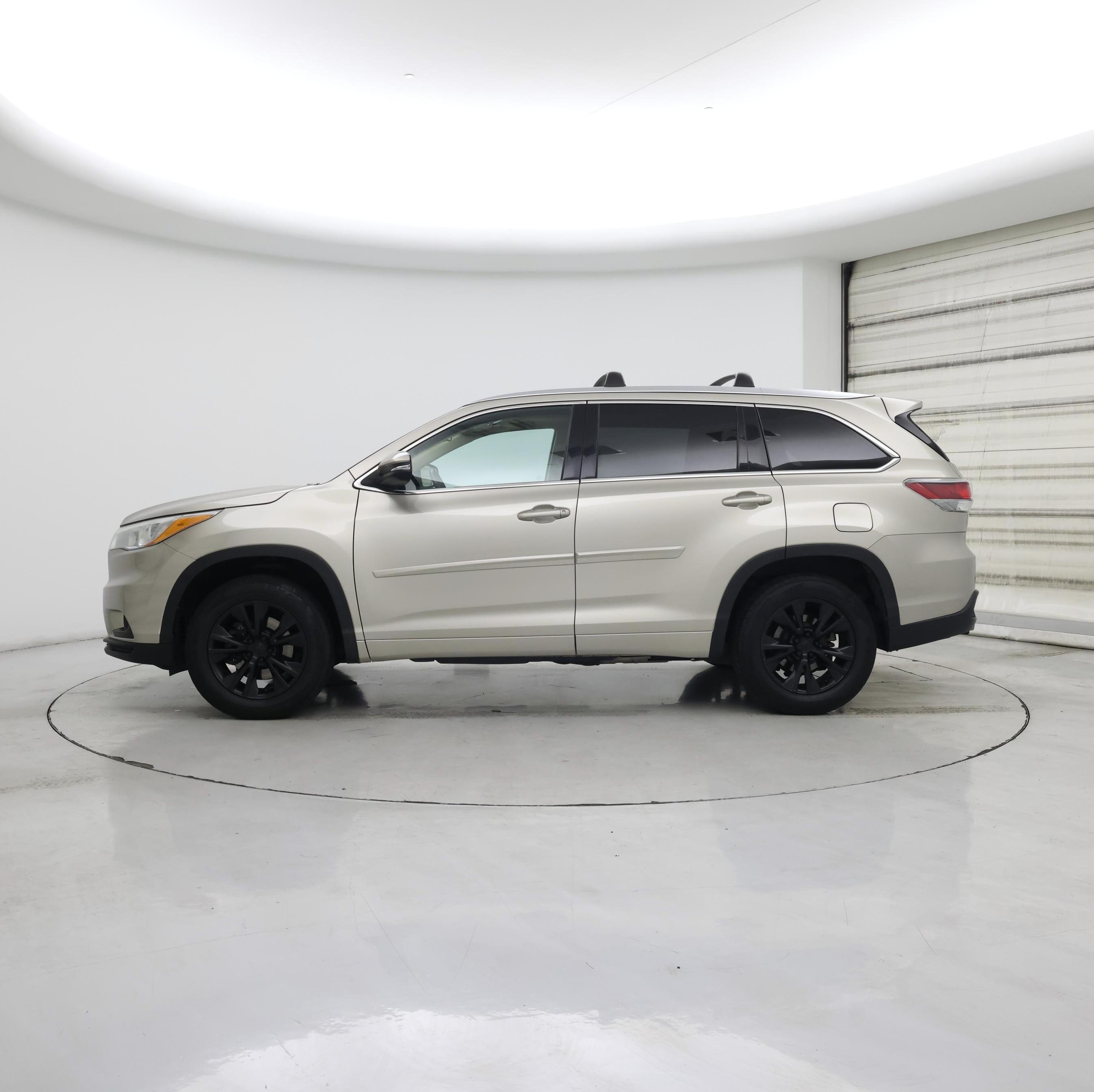 Thumbnail: 2015 Toyota Highlander - 3