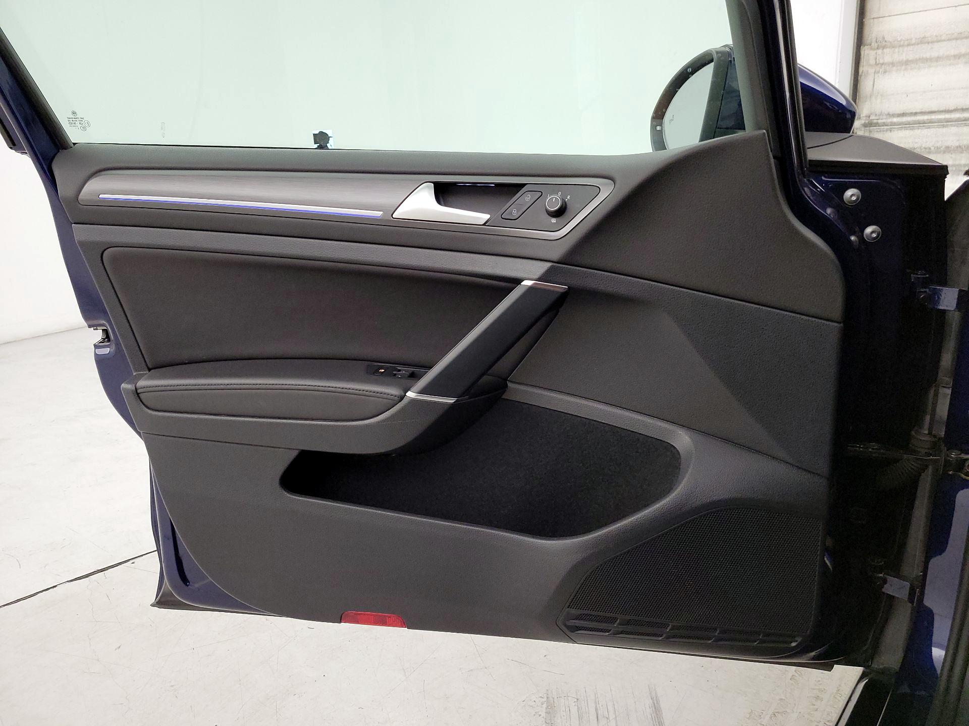 Thumbnail: 2019 Volkswagen e-Golf - 12