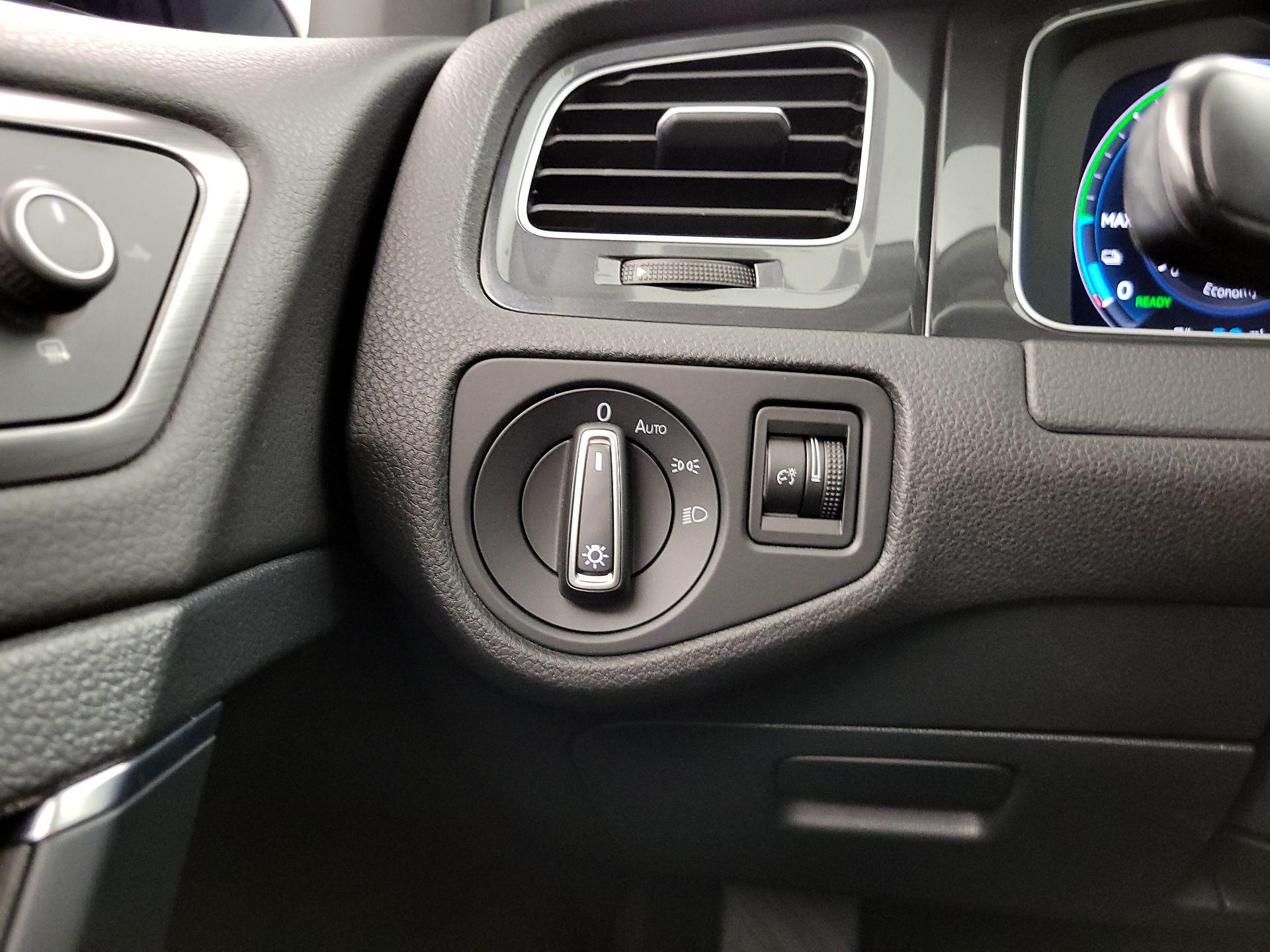 Thumbnail: 2019 Volkswagen e-Golf - 13
