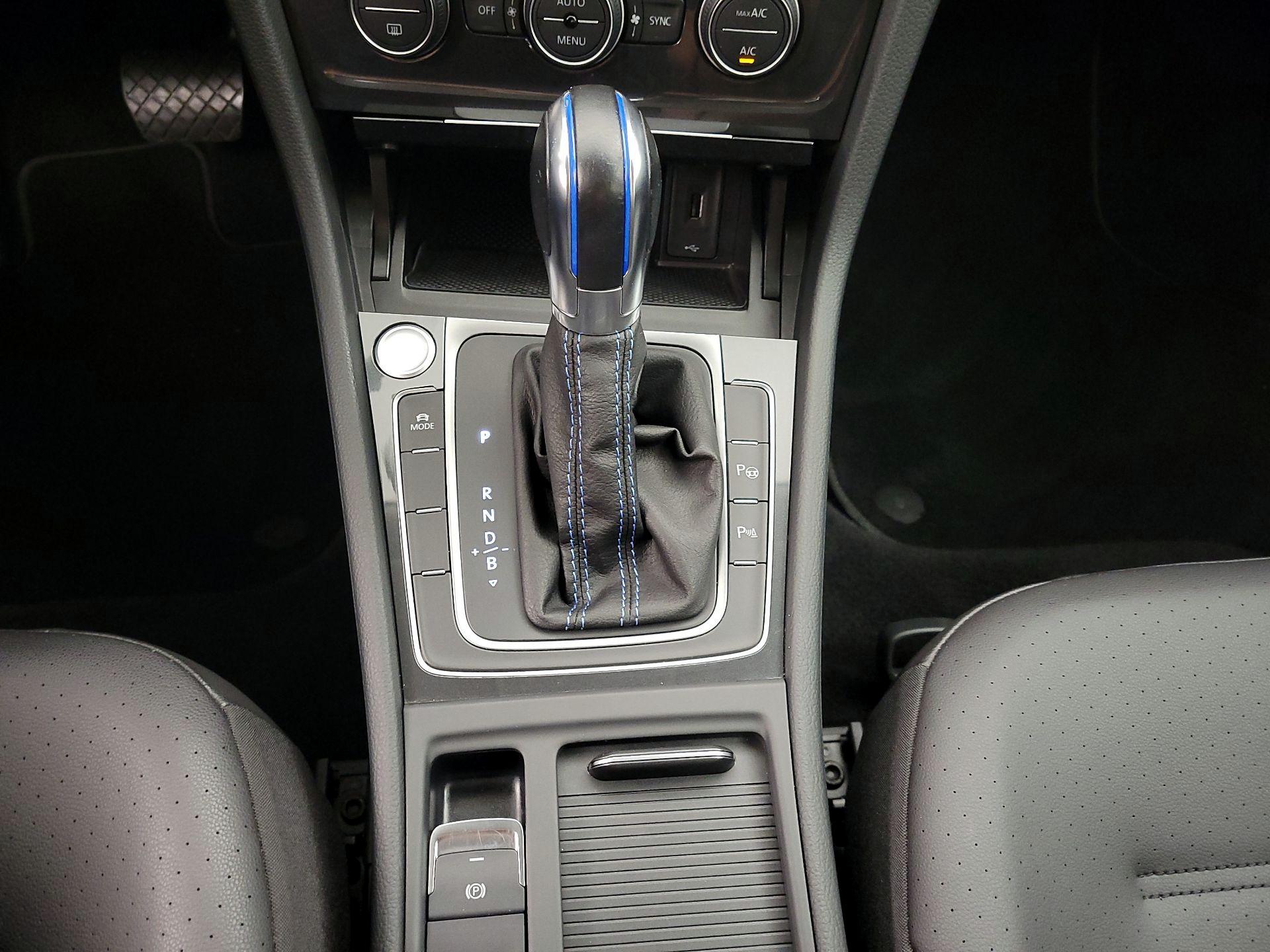 Thumbnail: 2019 Volkswagen e-Golf - 18