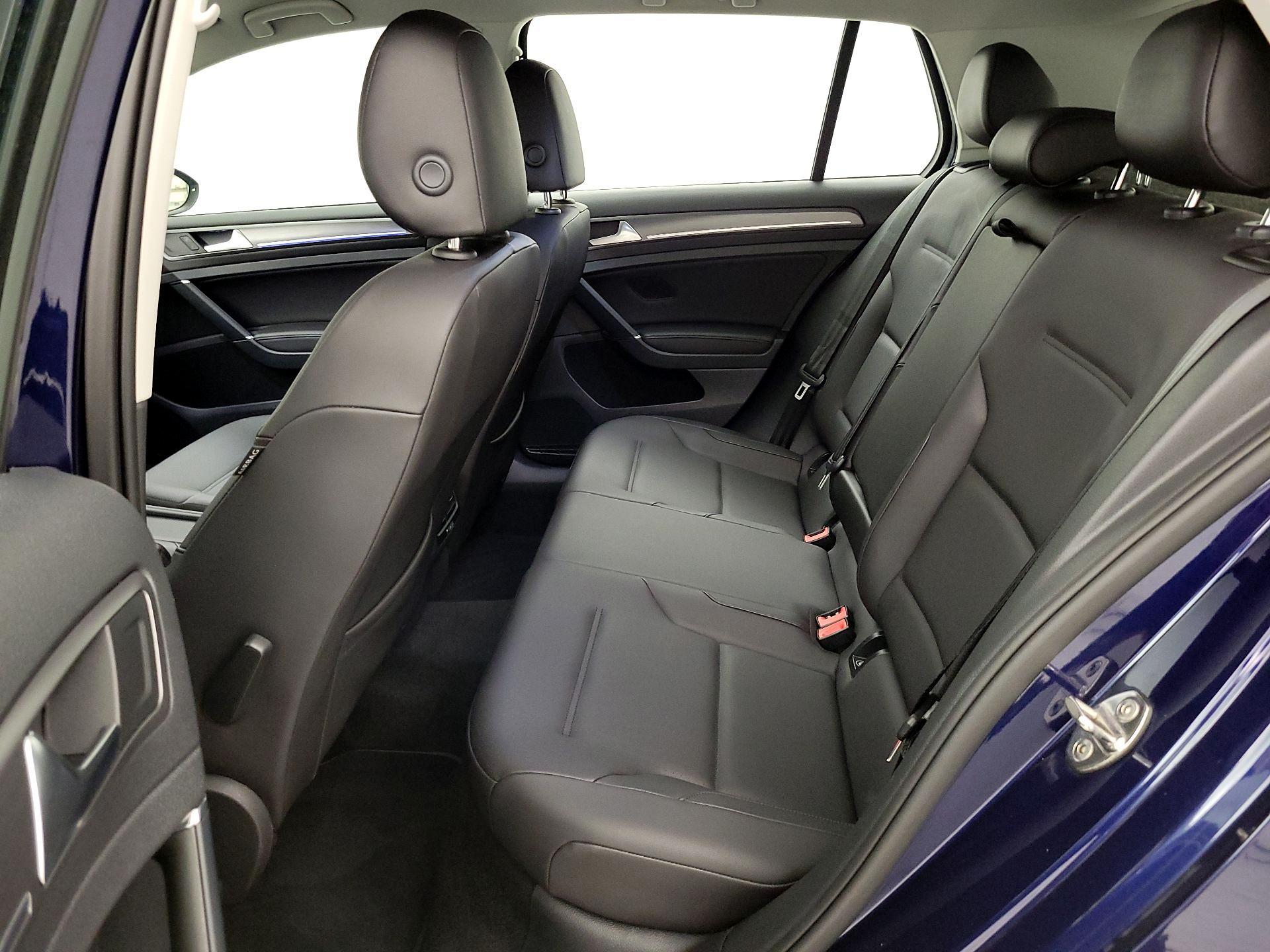 Thumbnail: 2019 Volkswagen e-Golf - 19