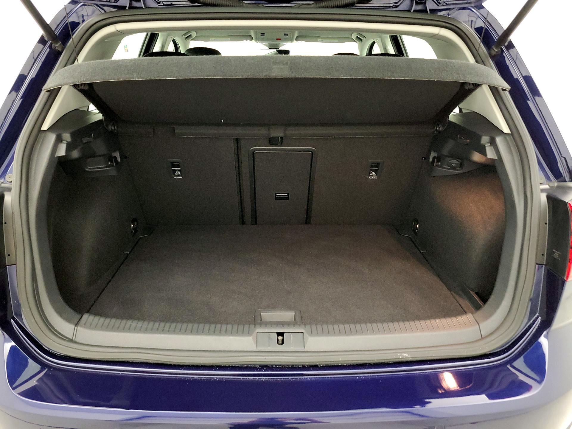 Thumbnail: 2019 Volkswagen e-Golf - 20