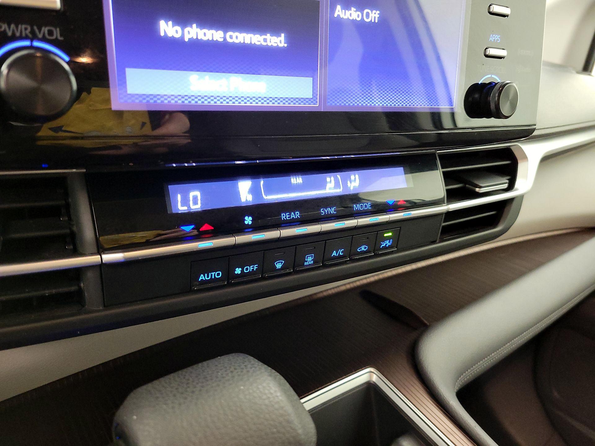 Thumbnail: 2021 Toyota Sienna - 15