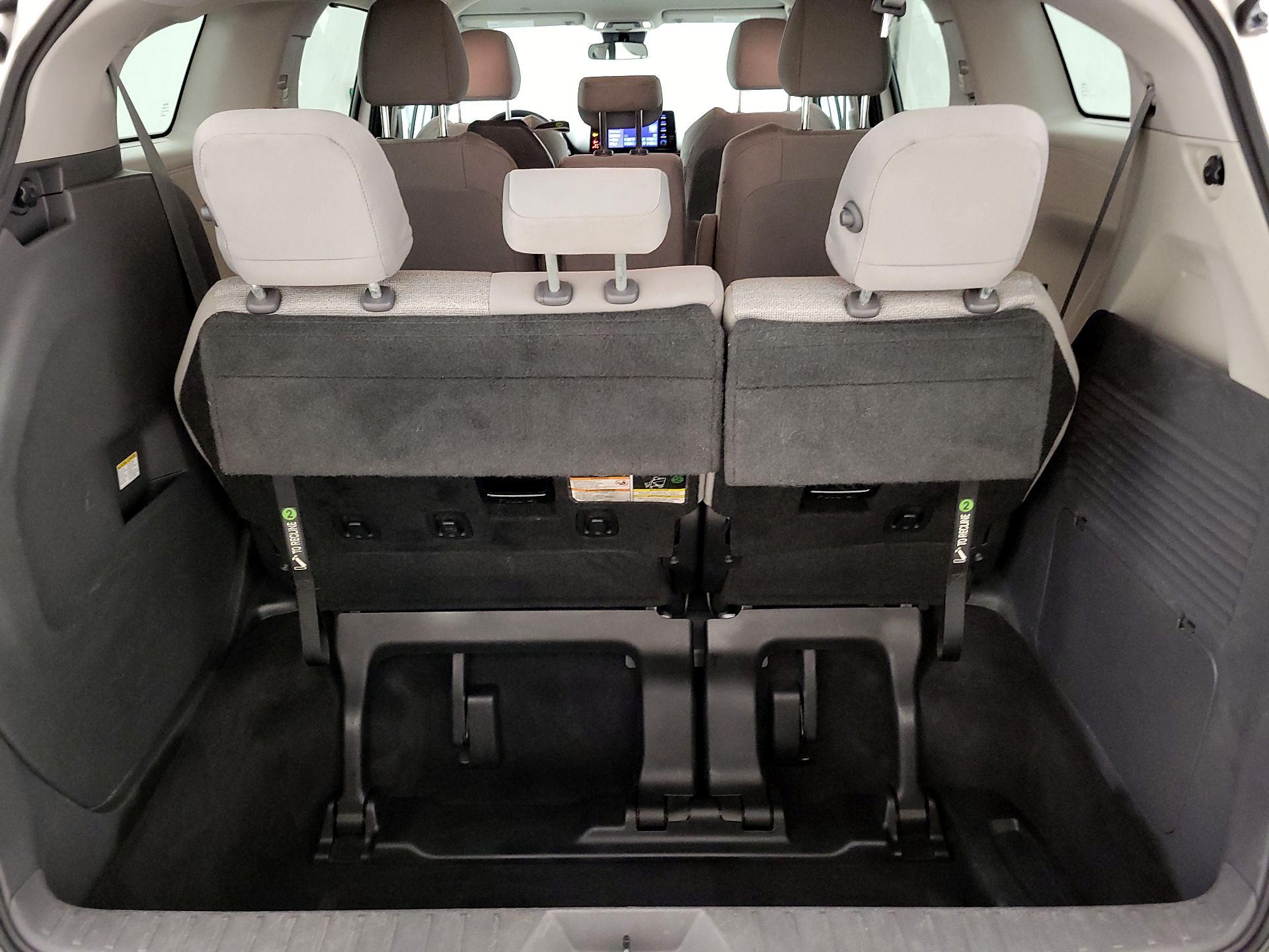 Thumbnail: 2021 Toyota Sienna - 17