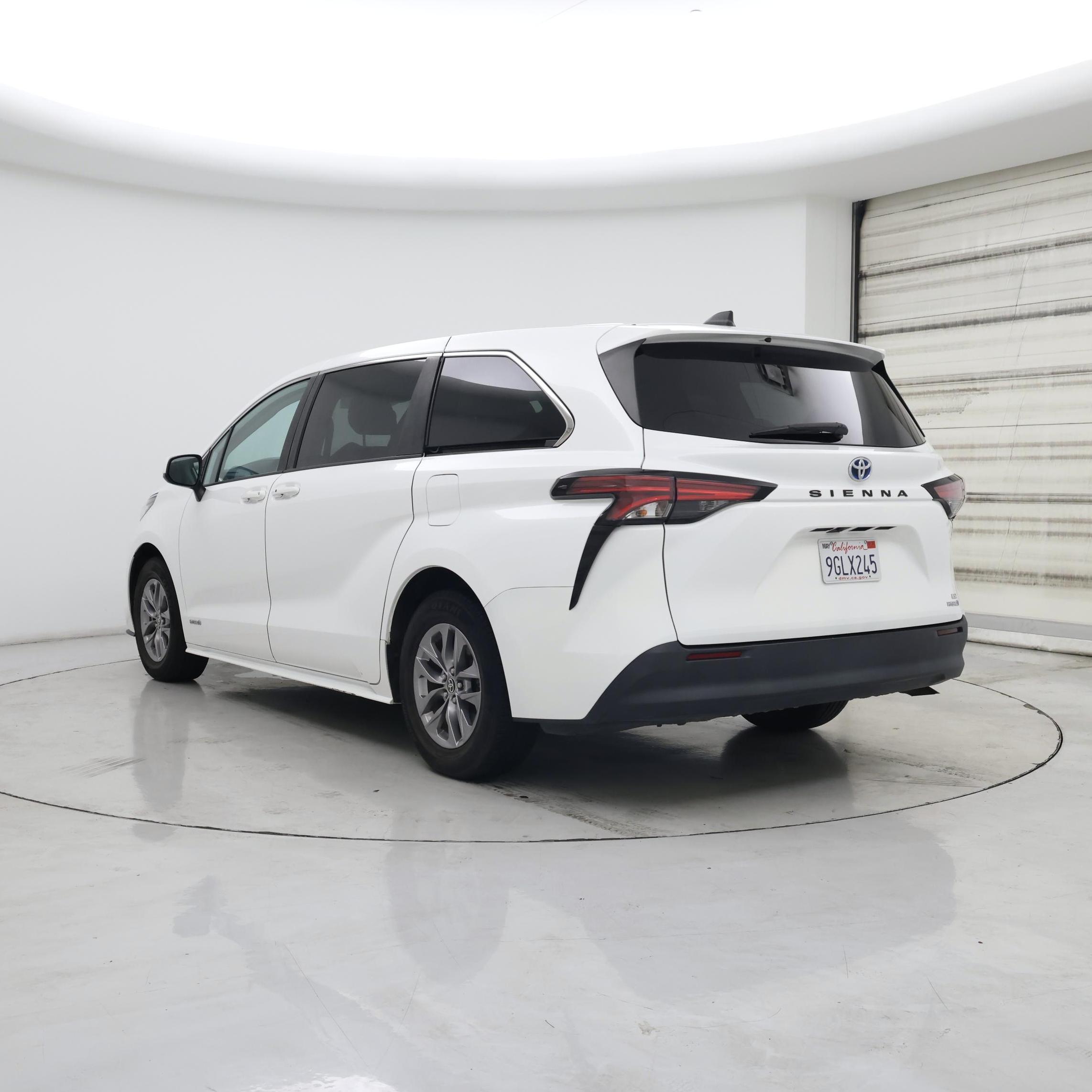 Thumbnail: 2021 Toyota Sienna - 2